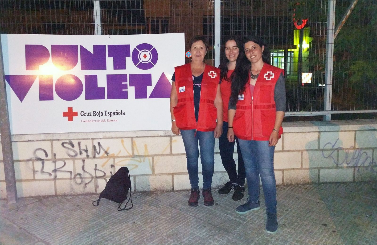 Punto violeta cruz roja