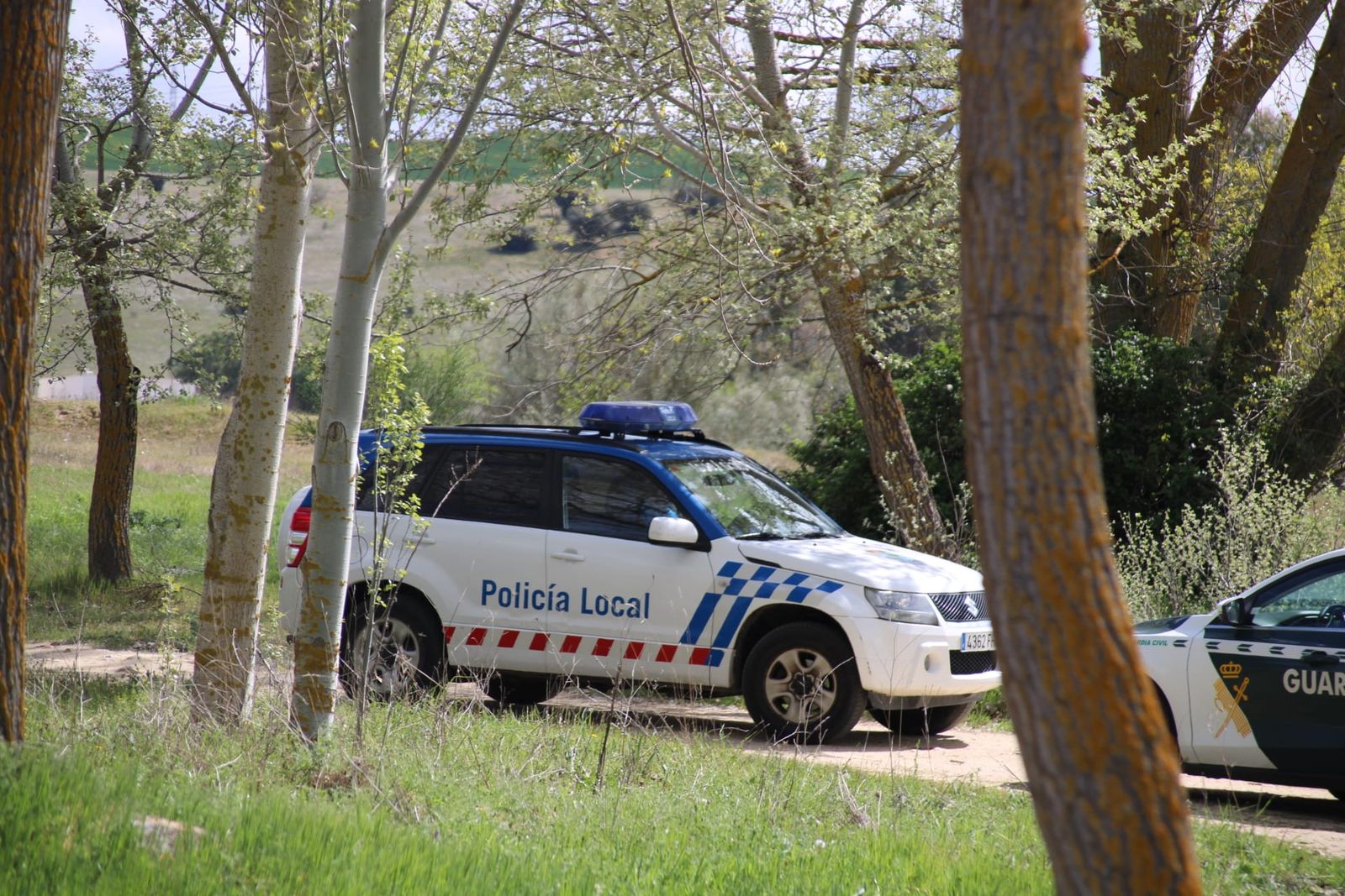 Dispositivo de rescate del cuerpo sin vida en el río Tormes entre Villamayor y Santibañez del Río