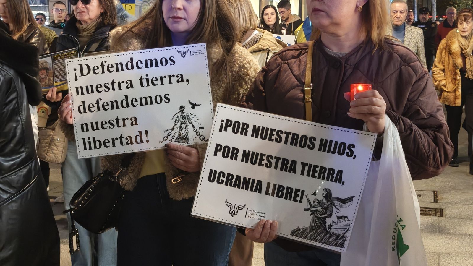 La Asociación de Ucranianos de Salamanca recorre la calles de la capital