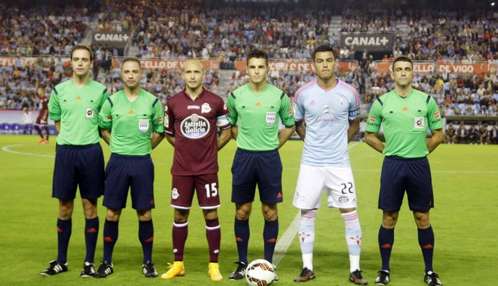 Héctor Juan Bustos como 'cuarto árbitro' en un Deportivo de la Coruña Celta de Vigo Héctor Juan Bustos como 'cuarto árbitro' en un Deportivo de la Coruña Celta de Vigo