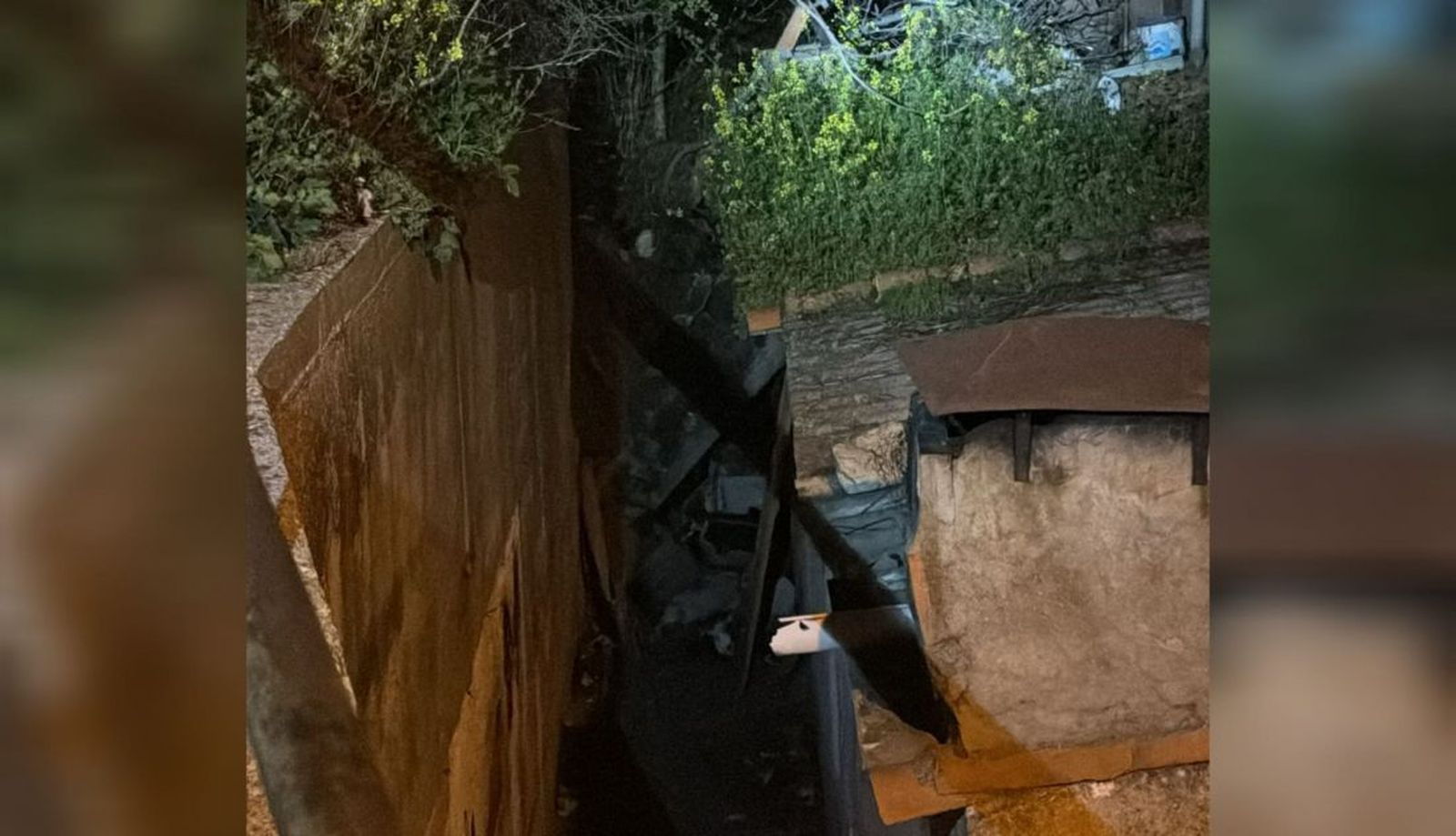 Cae un muro sobre varias casas en Zamora capital. Zamora24horas