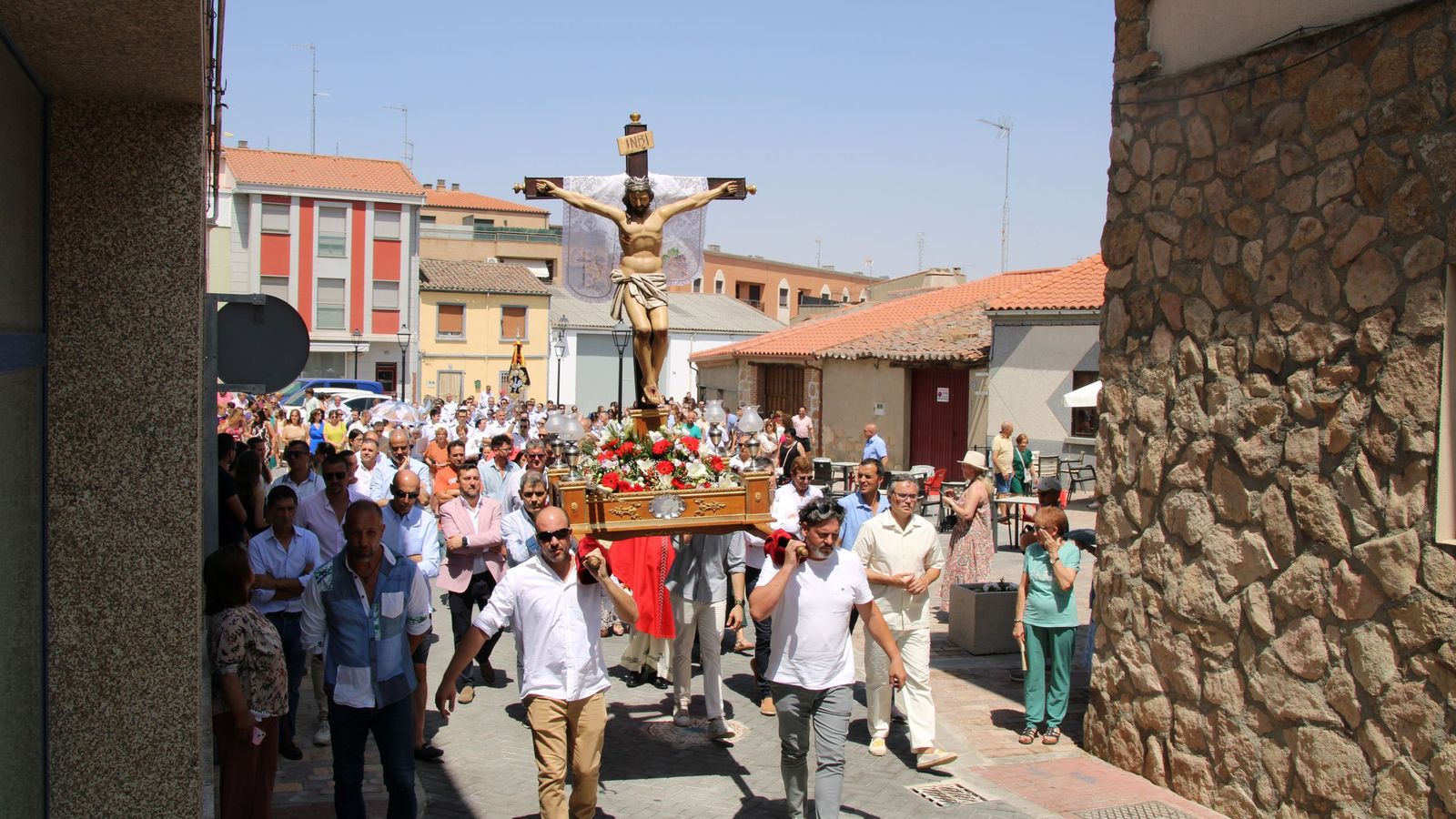 Procesión en honor al Cristo de las Batallas en Castellanos de Moriscos