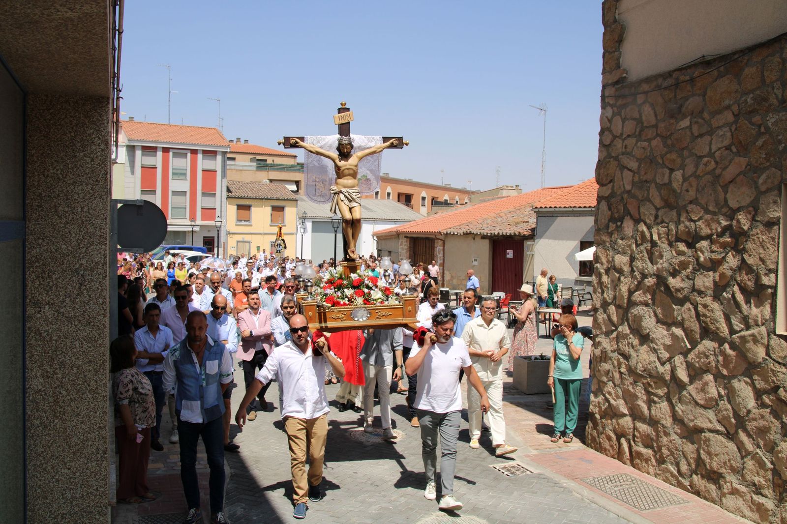 Procesión en honor al Cristo de las Batallas en Castellanos de Moriscos