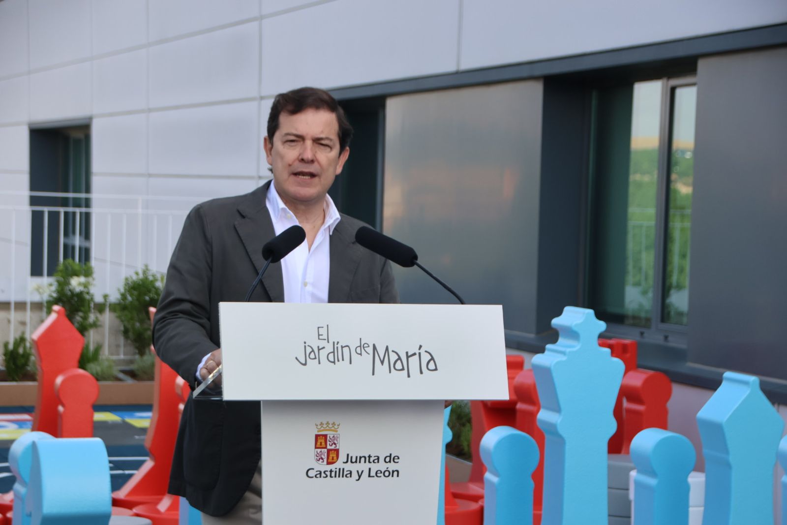 Presentación de la terraza “El Jardín de María”, Hospital Universitario de Salamanca