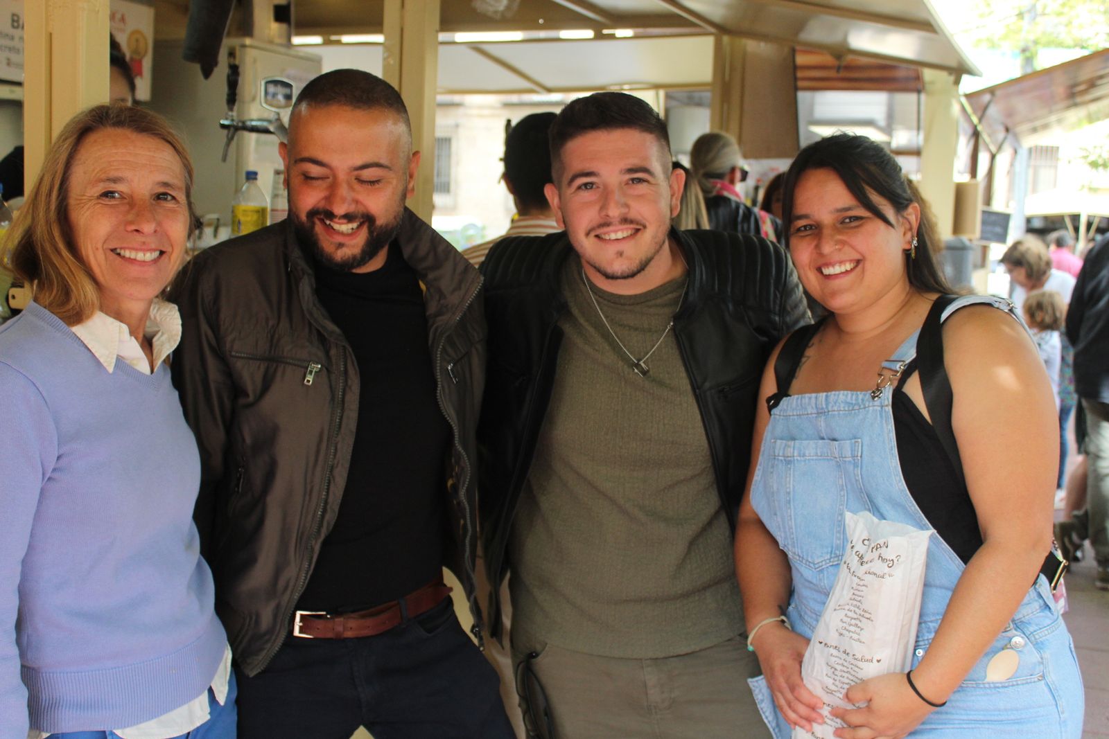 Ambiente en la Feria de Día en el mediodía de este domingo