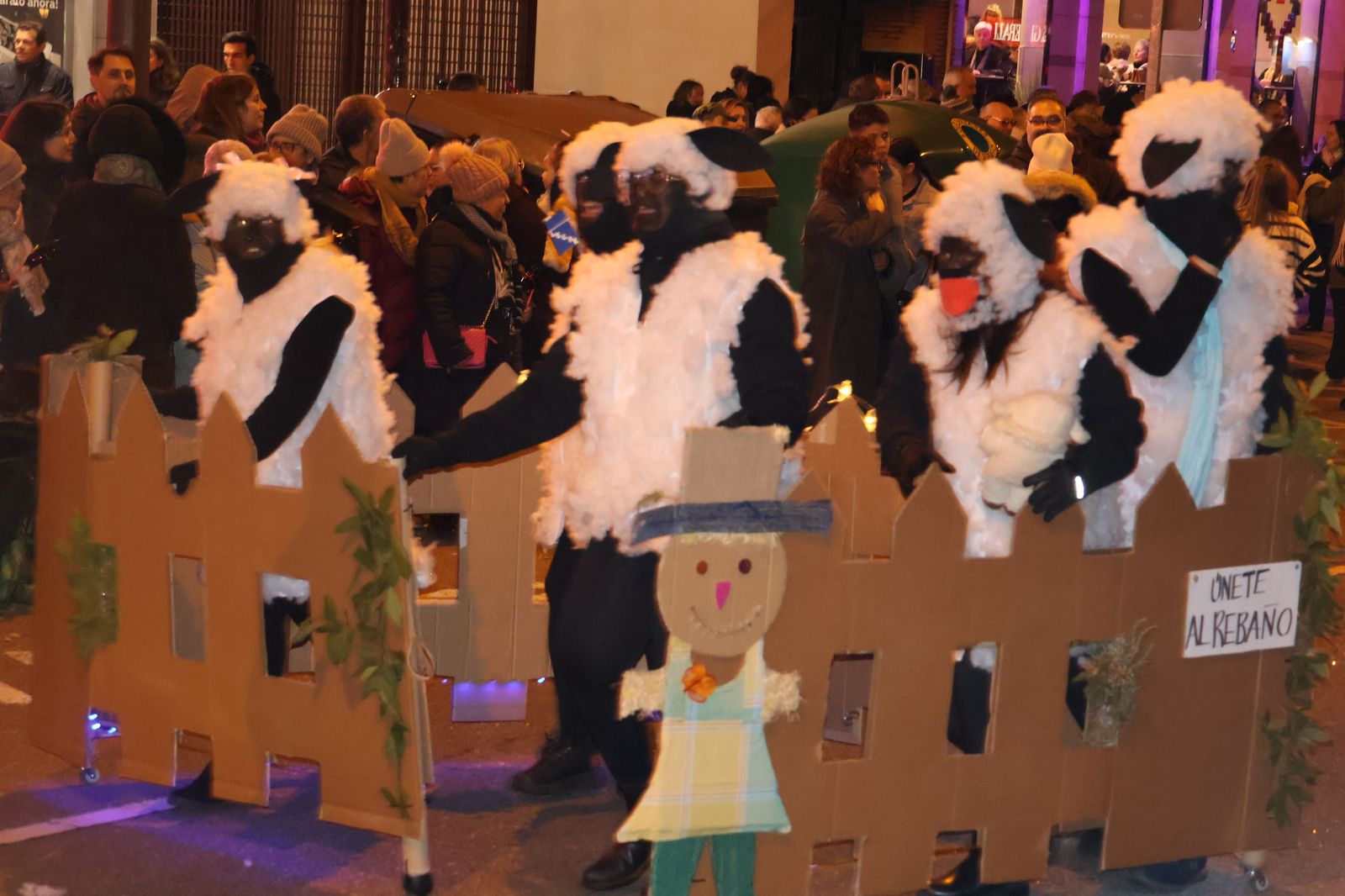 GALERÍA | Disfruta de las imágenes del colorido desfile de Carnaval en Zamora