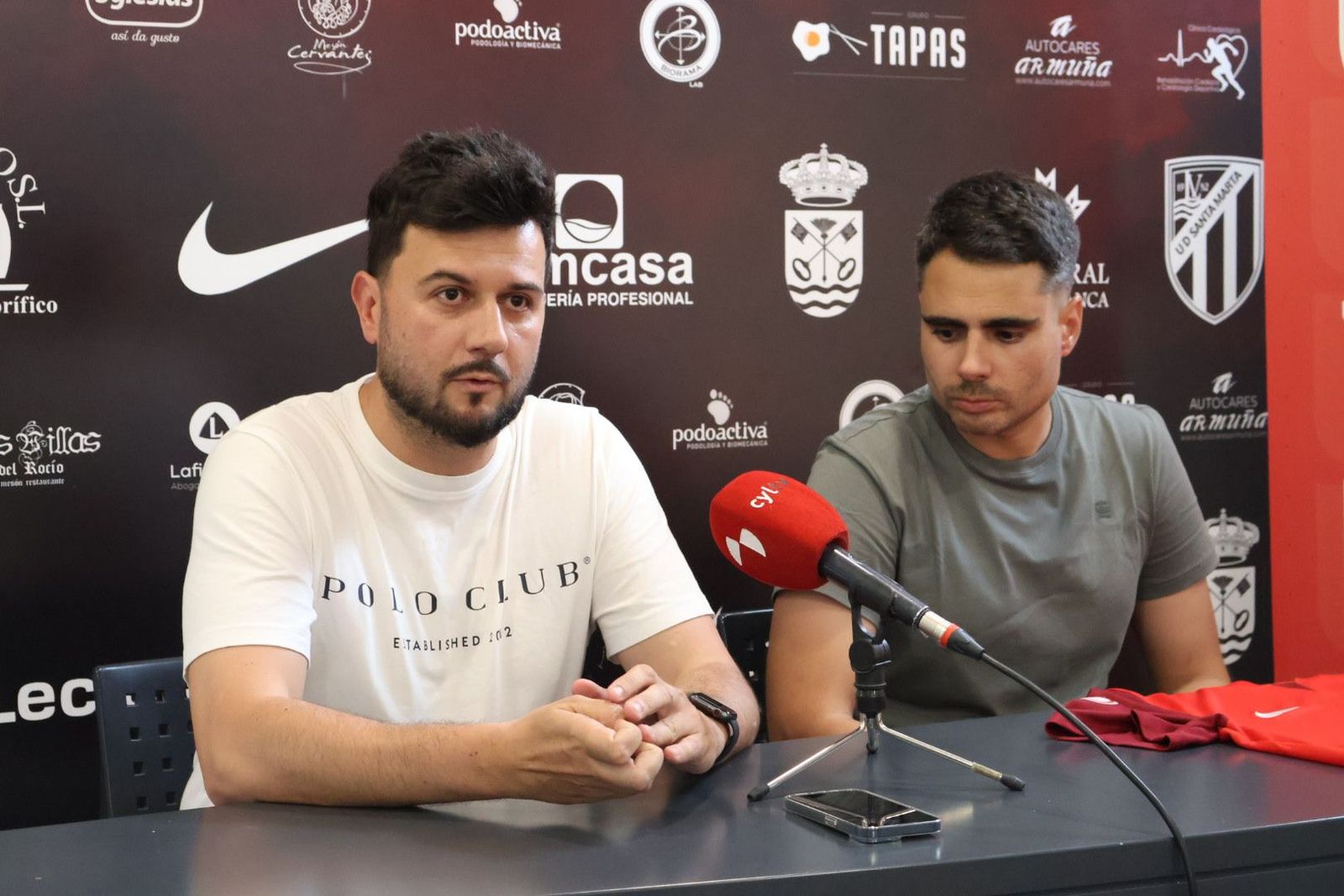Presentación oficial de Mario Sánchez como entrenador de la Unión Deportiva Santa Marta