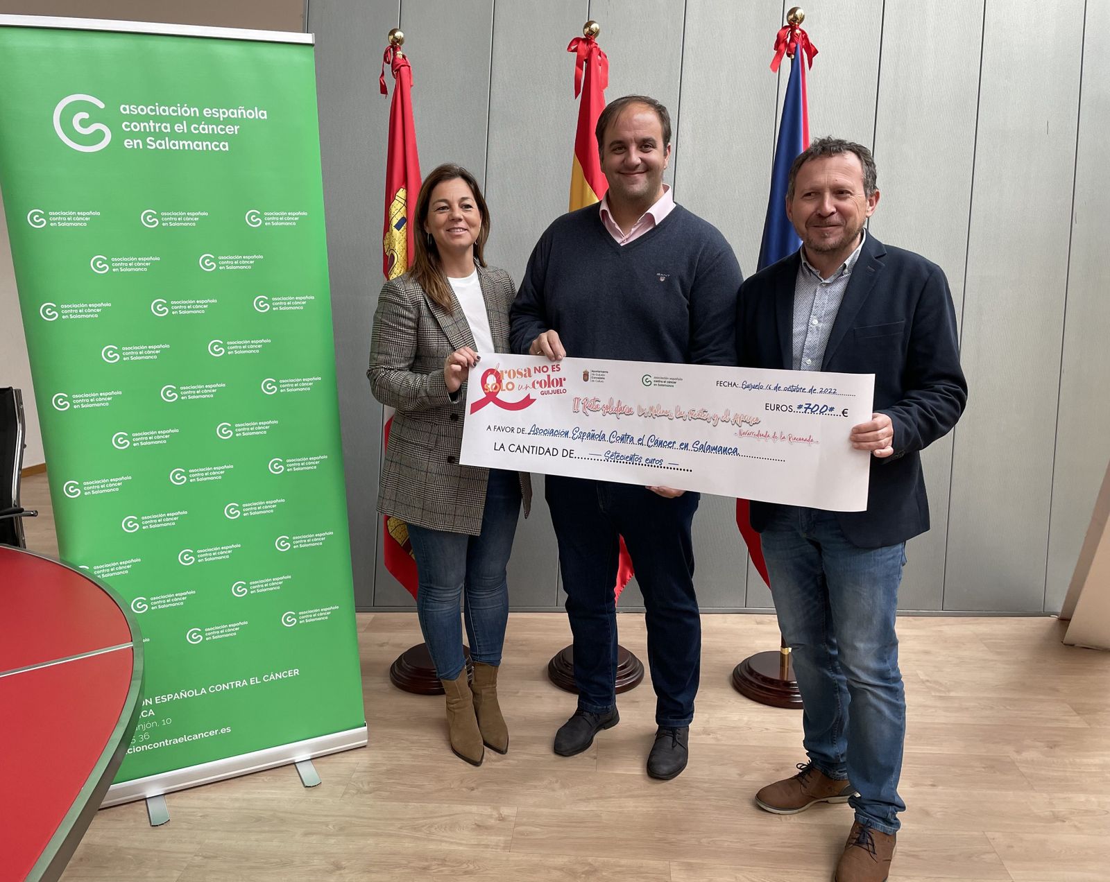 El Ayuntamiento entrega la recaudación solidaria a la AECC