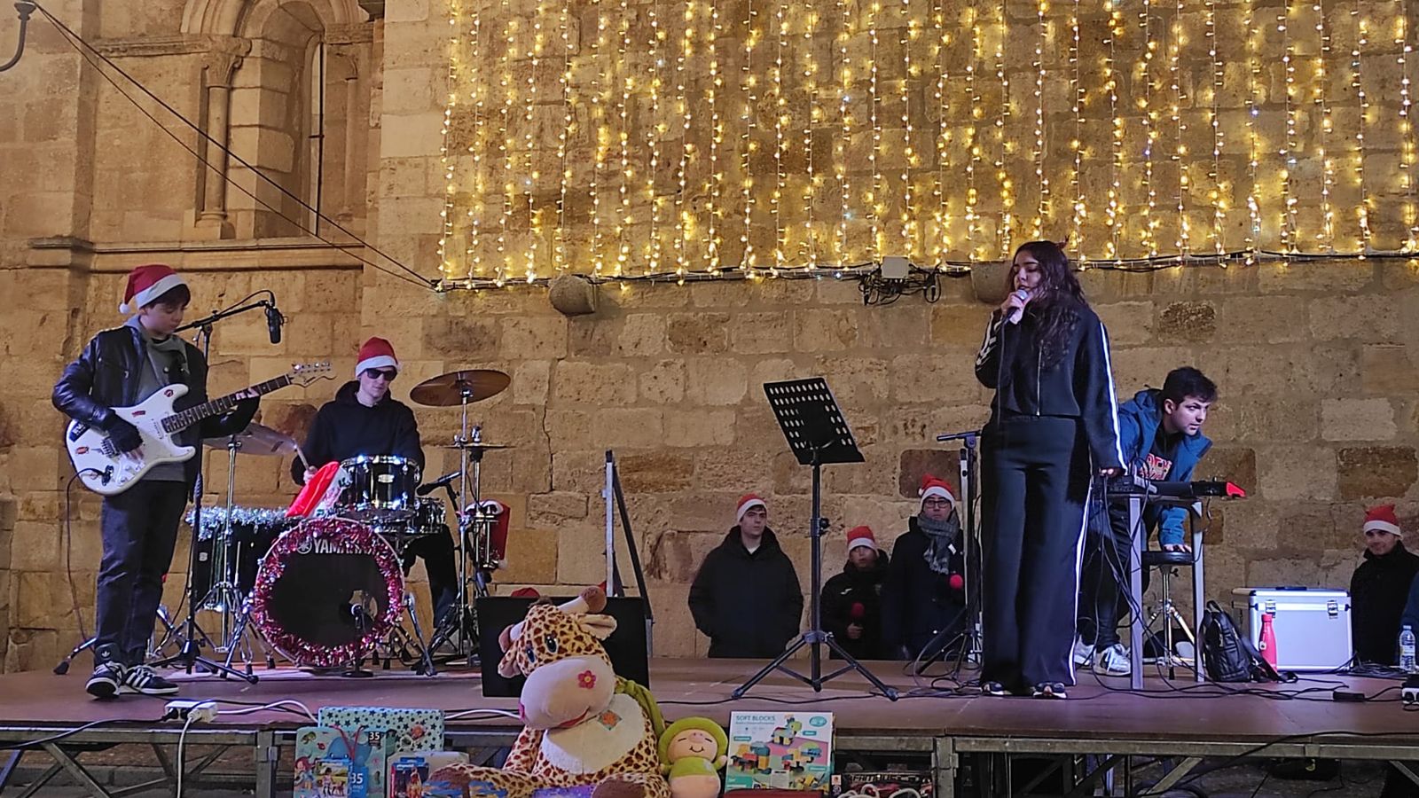 Actuación musical Margen Izquierda. Mucho Cuzeo