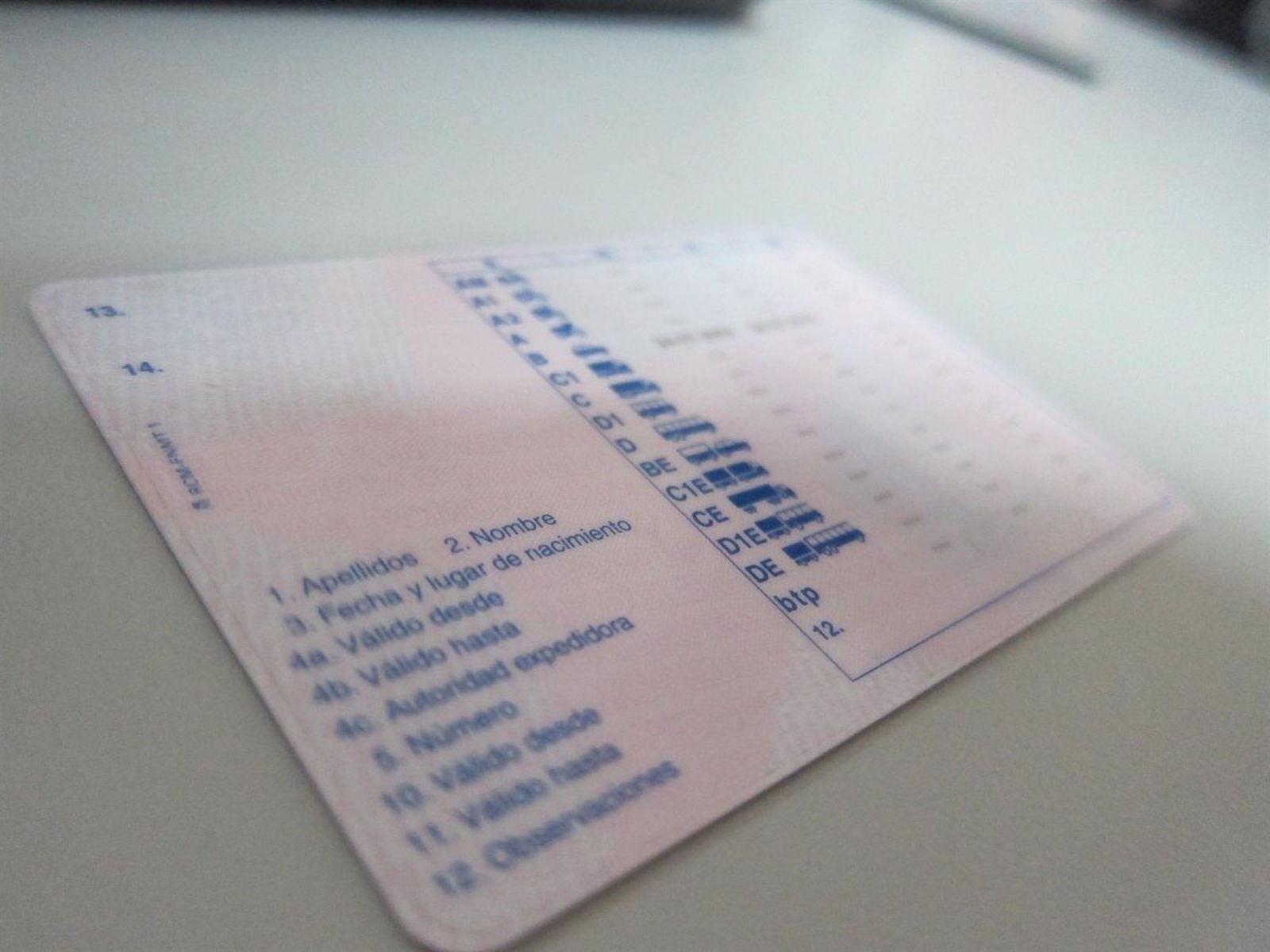 Un carnet de conducir. | EP