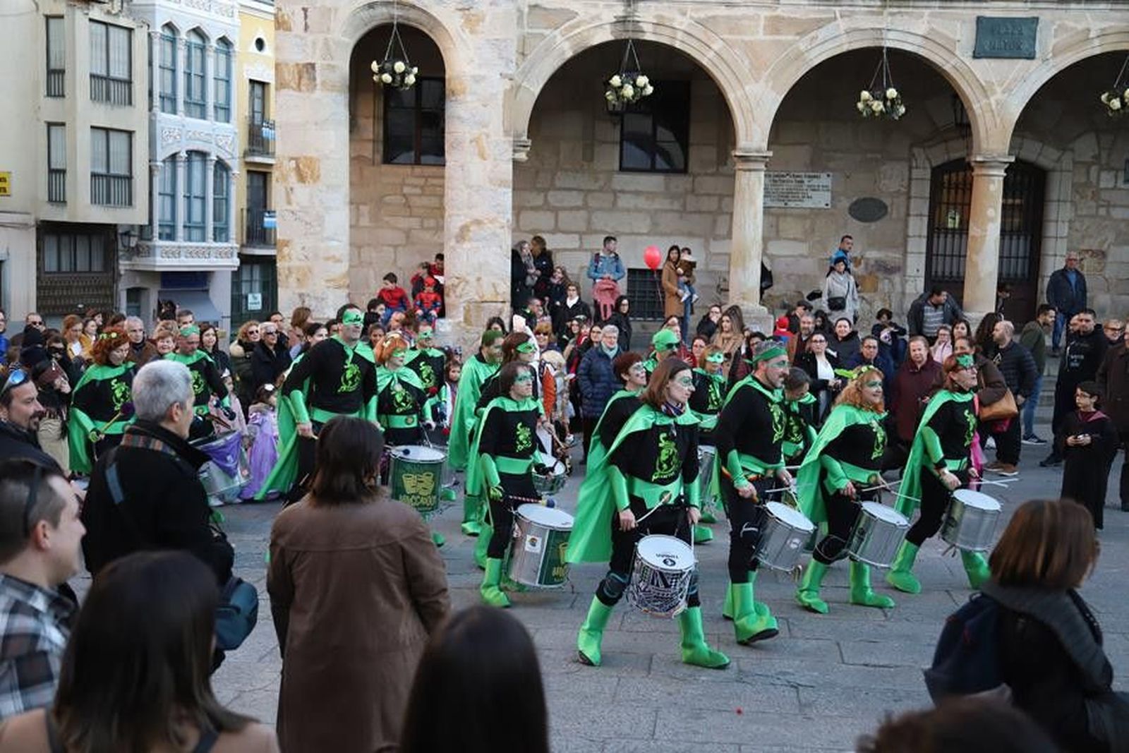 Imagen de un pasacalles en anteriores ediciones del Carnaval de 2023 Imagen de un pasacalles en anteriores ediciones del Carnaval de 2023