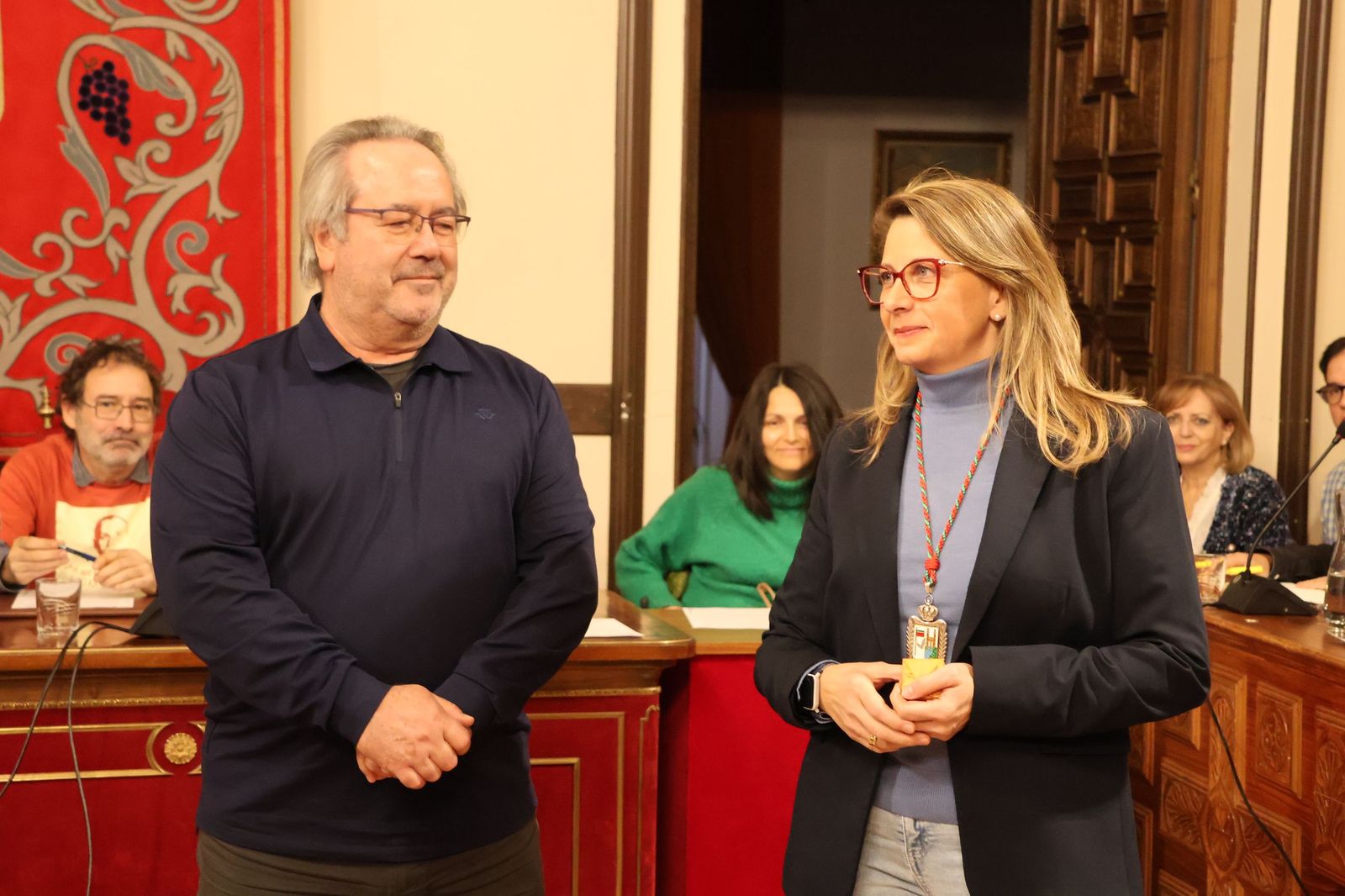 Francisco Guarido y Esperanza Saavedra durante la toma de posesión en el pleno ordinario