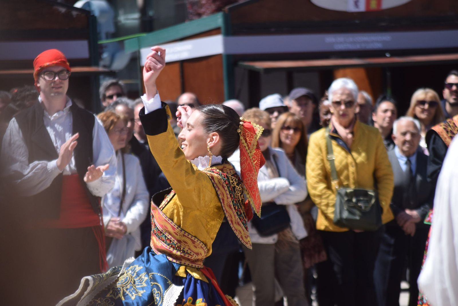 actuacion-dona-urraca-en-la-marina-12