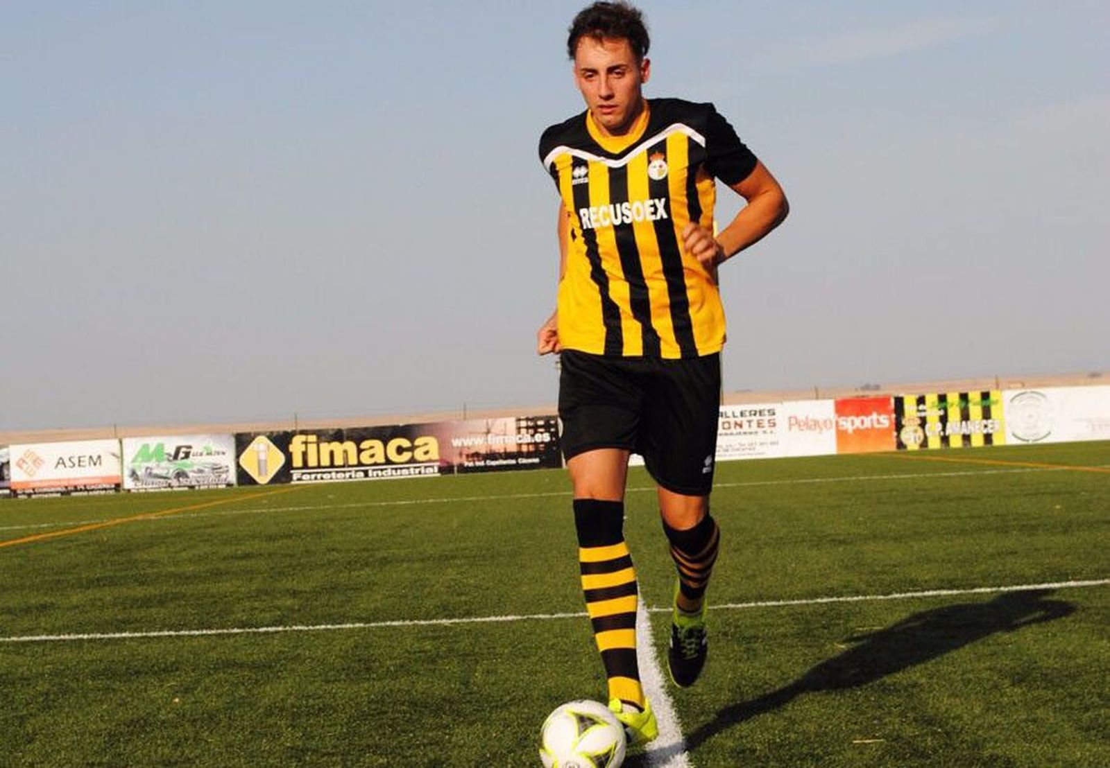 Escribano amanecer fichaje