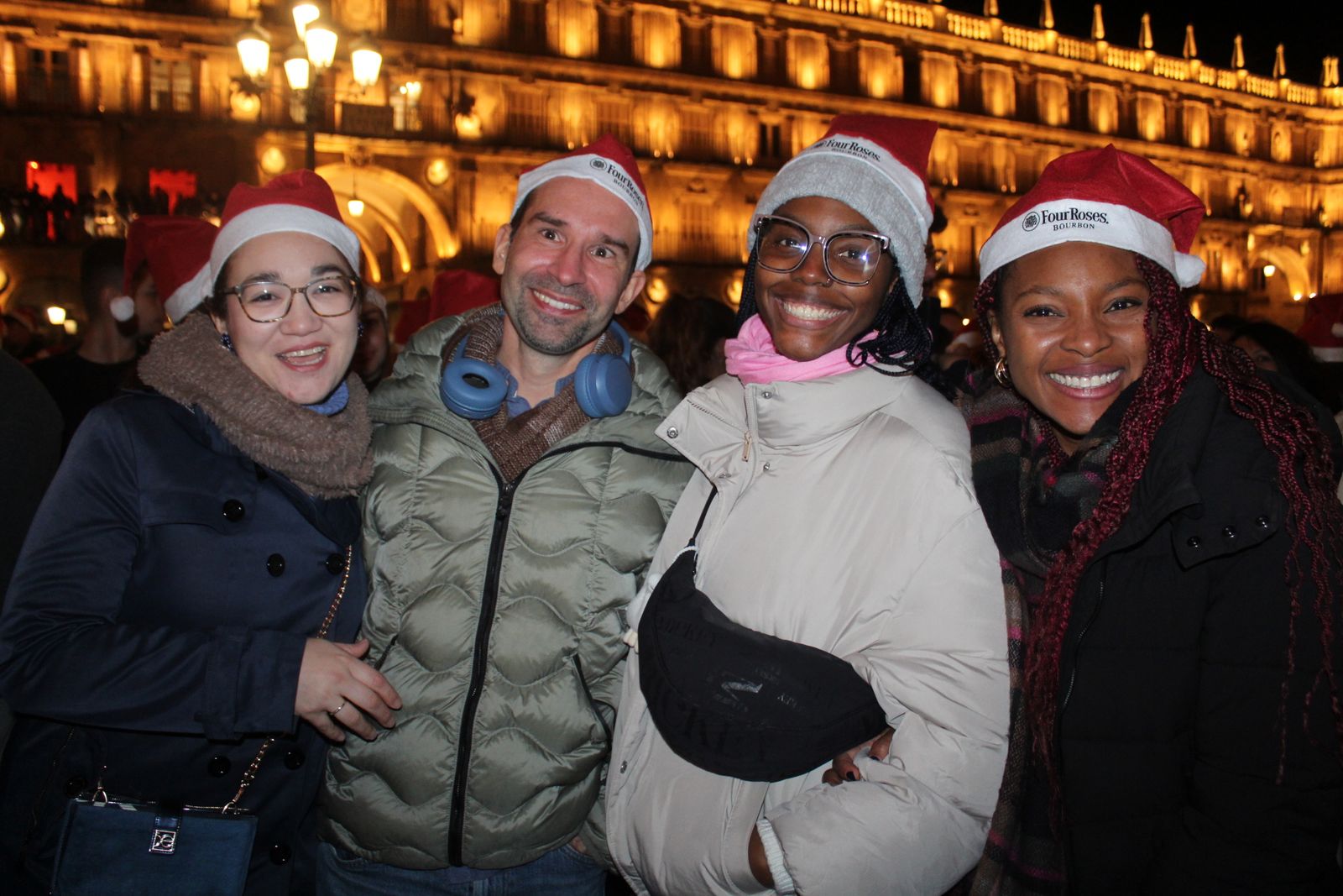 Miles de personas disfrutan de las campanadas y la fiesta del Fin de Año Universitario