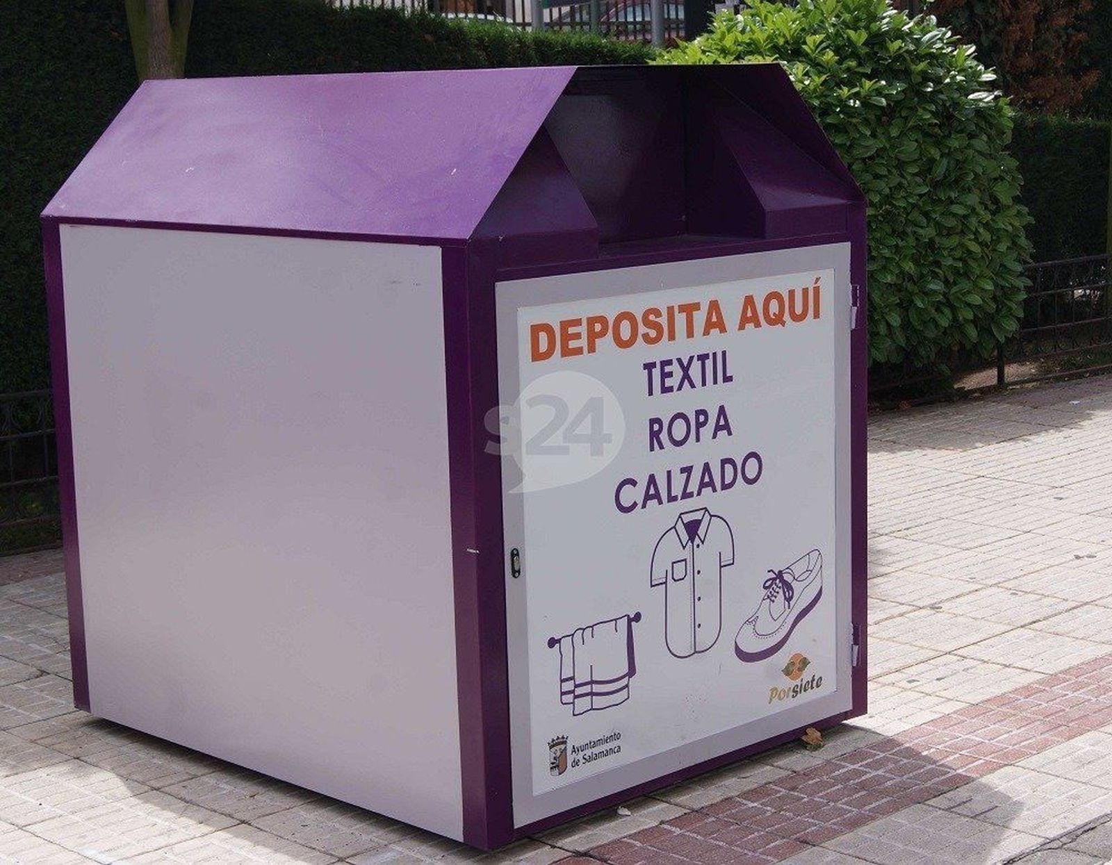 Un contenedor para depositar ropa