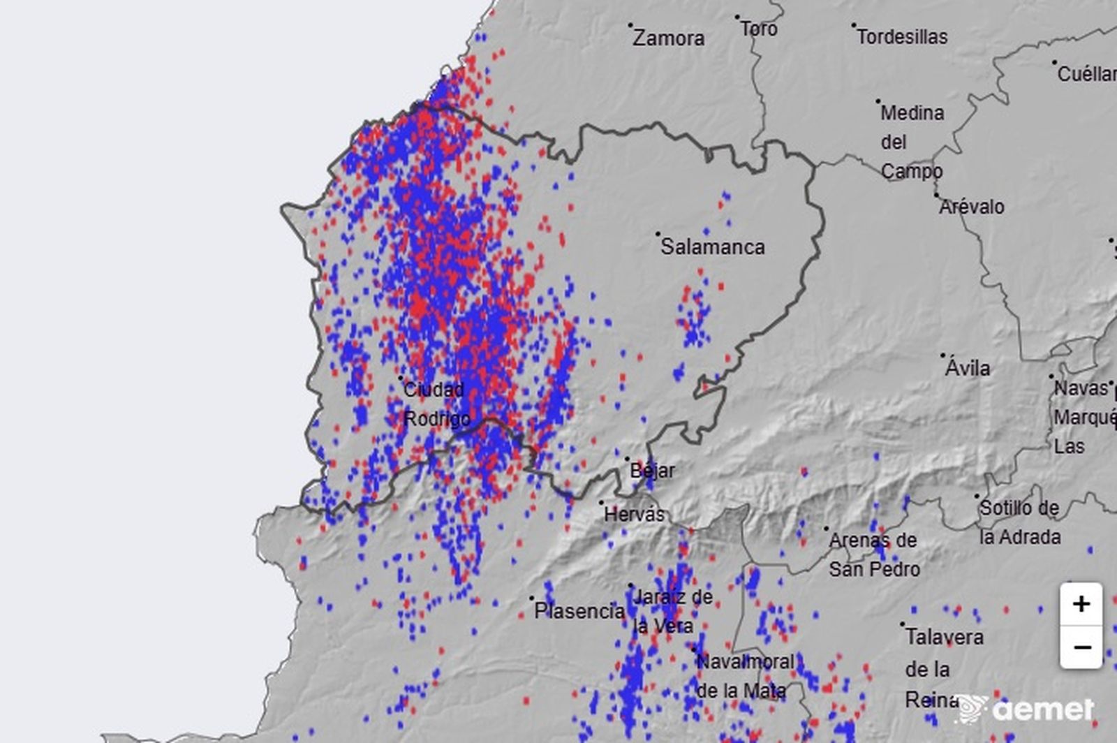Descargas eléctricas (rayos) por la tormenta en Salamanca durante la madrugada de este viernes