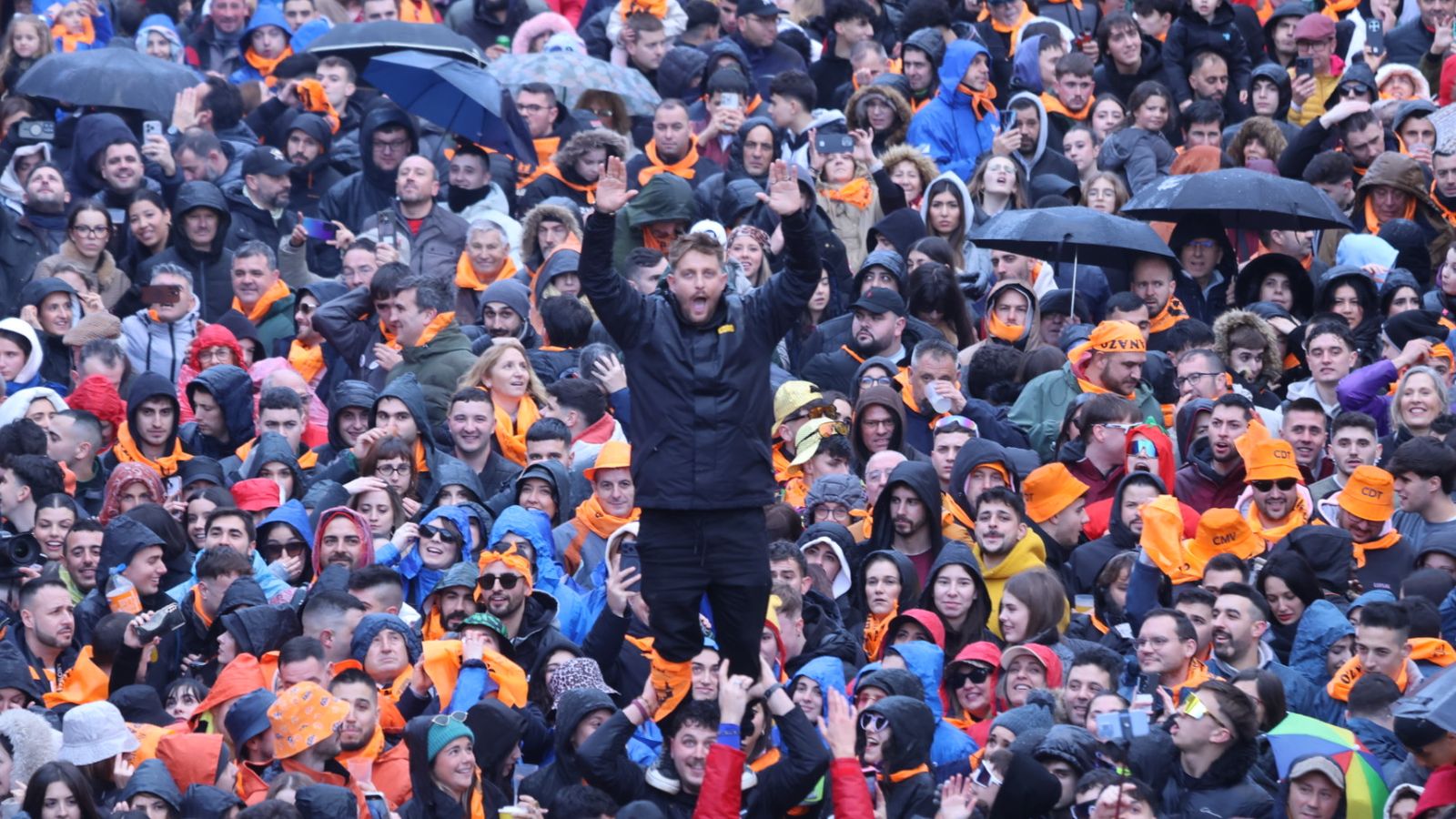 Gran ambiente en el inicio del Carnaval del Toro 2026: el Campanazo en imágenes