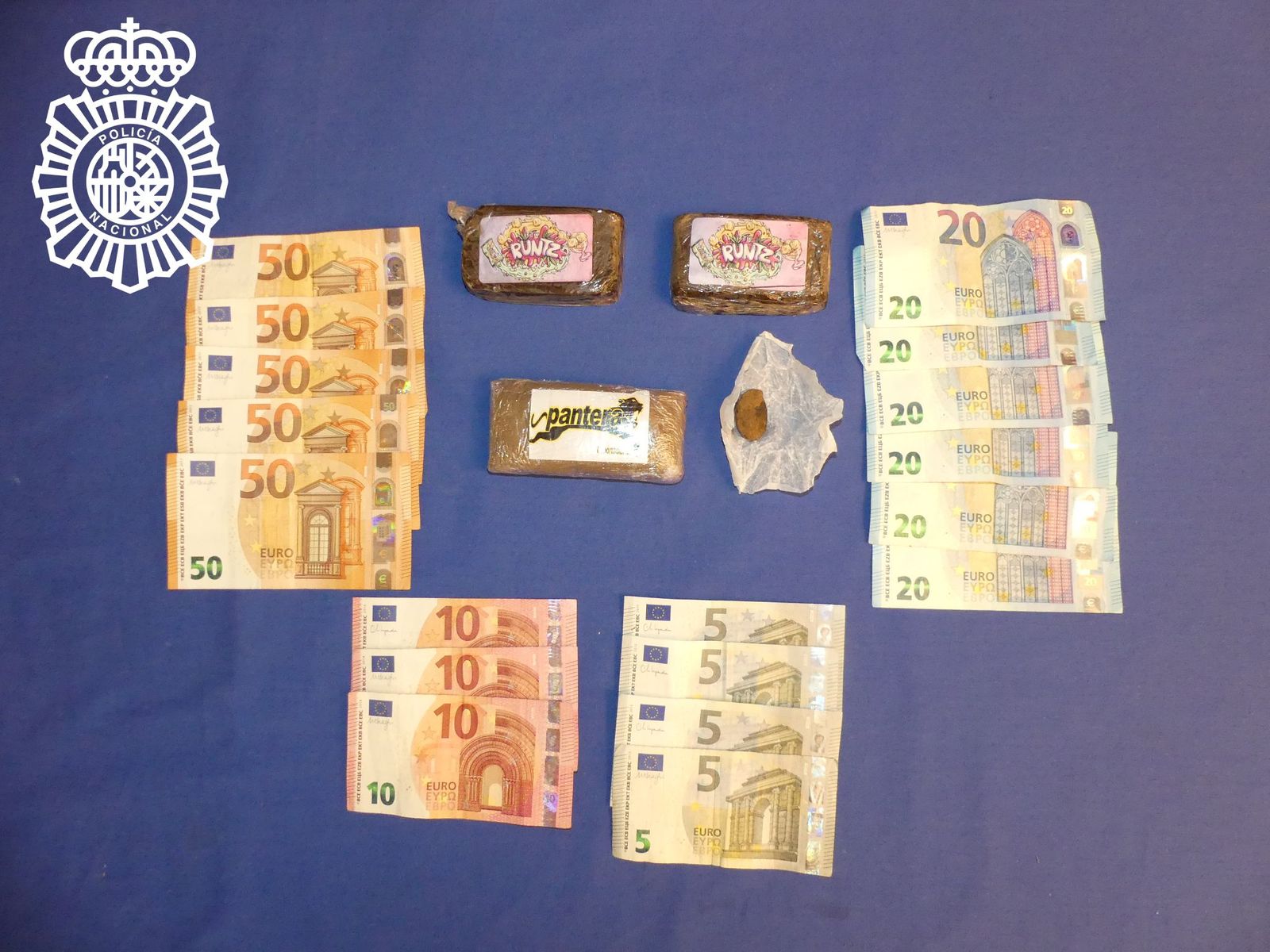 Acaban detenidos cuando circulaban por el paseo de la Estación con hachís oculto en la zona pélvica