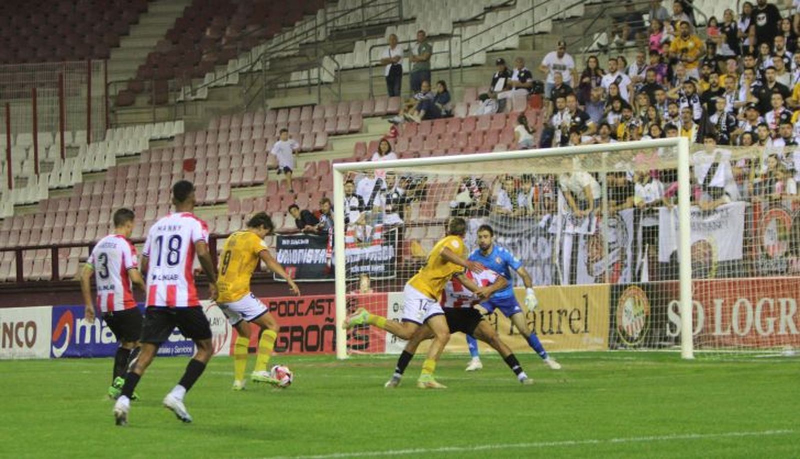 Slavy se dispone a batir al meta de la SD Logroñés | FOTO UNIONISTAS CF