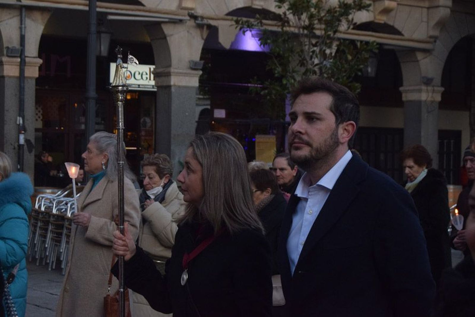 las-candelas-vuelven-a-unir-la-iglesia-de-san-juan-con-la-de-san-vicente-109
