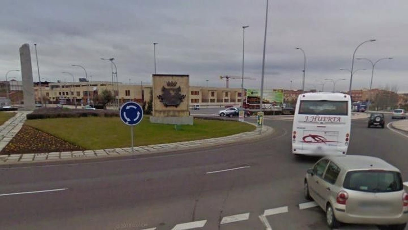 Seis heridos en un accidente en la rotonda de Salas Bajas