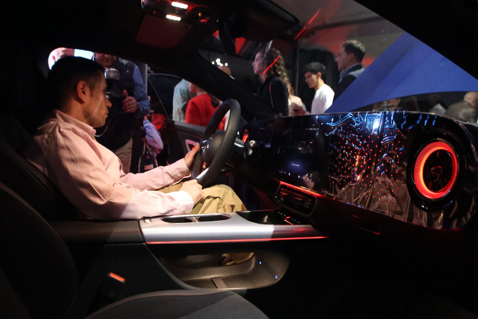 Presentación del nuevo Mercedes CLA 100% eléctrico en Adarsa Salamanca