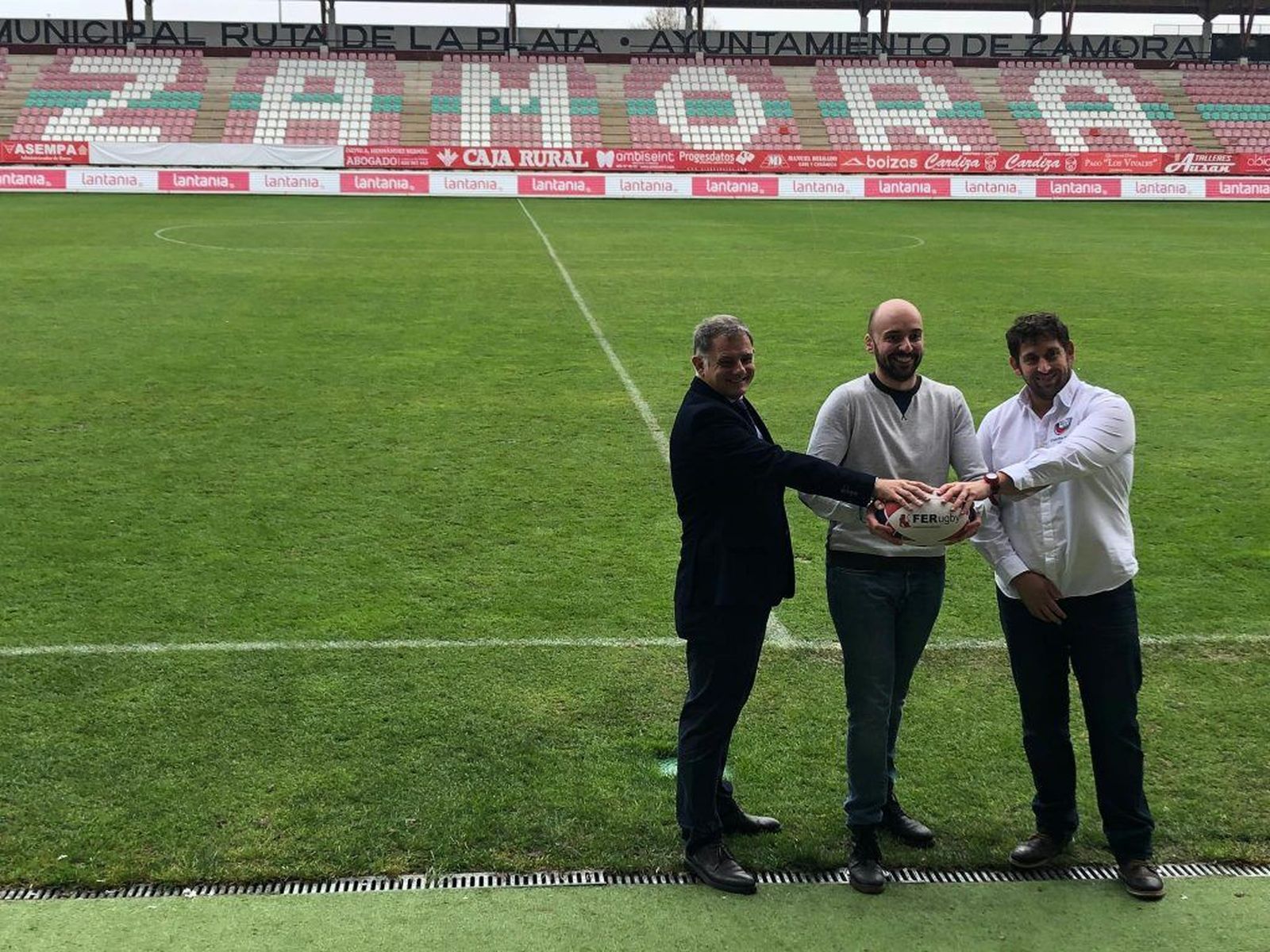 Personalidades en Estadio Ruta de la Plata de Zamora tras el sorteo de semis de Copa Rugby 2020 1024x768