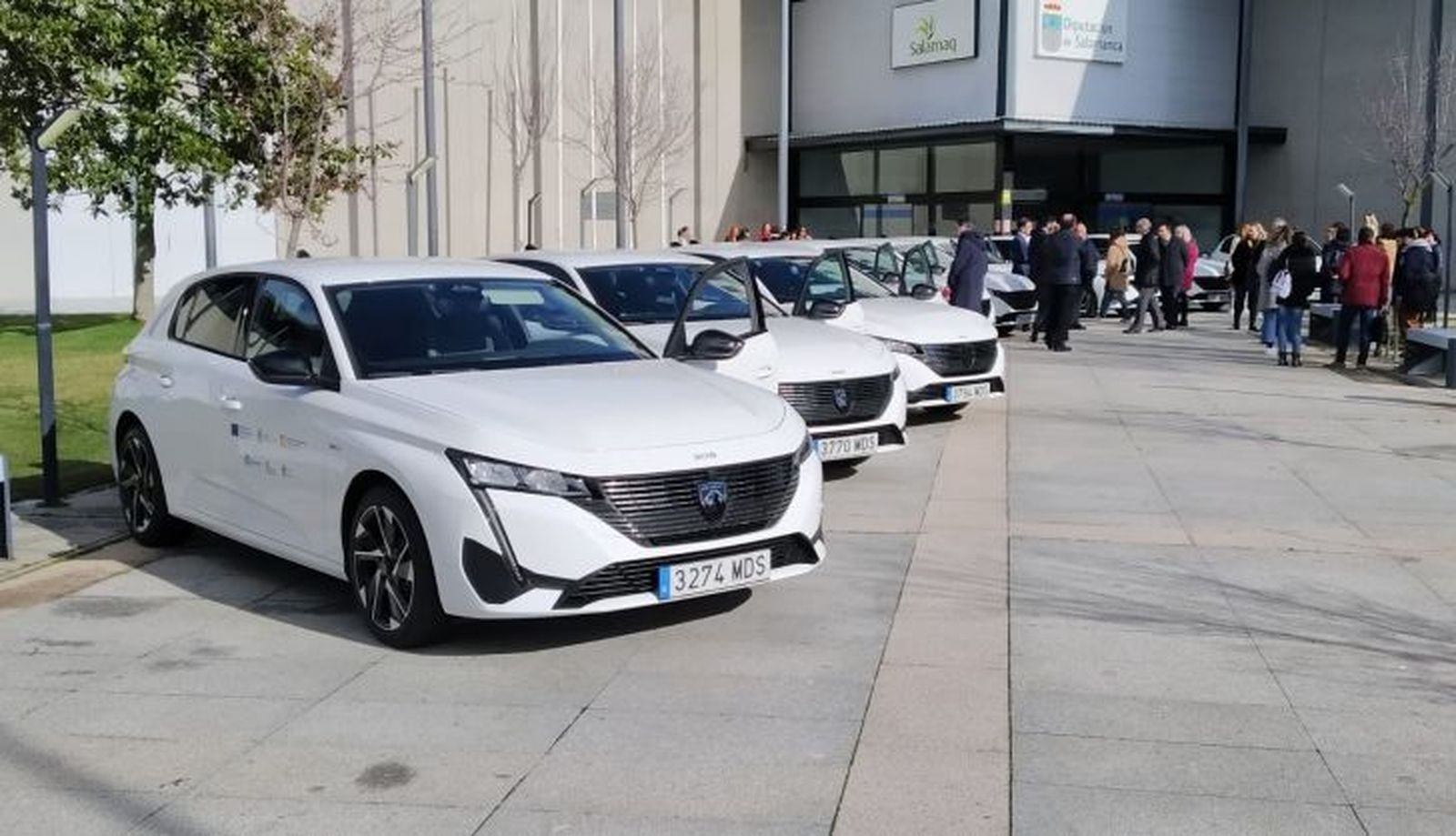 La Diputación presenta los nuevos vehículos para Bienestar Social2