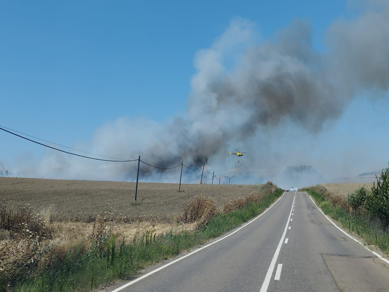 VÍDEOS | Medios aéreos y terrestres se movilizan para luchar contra dos incendios en Zamora
