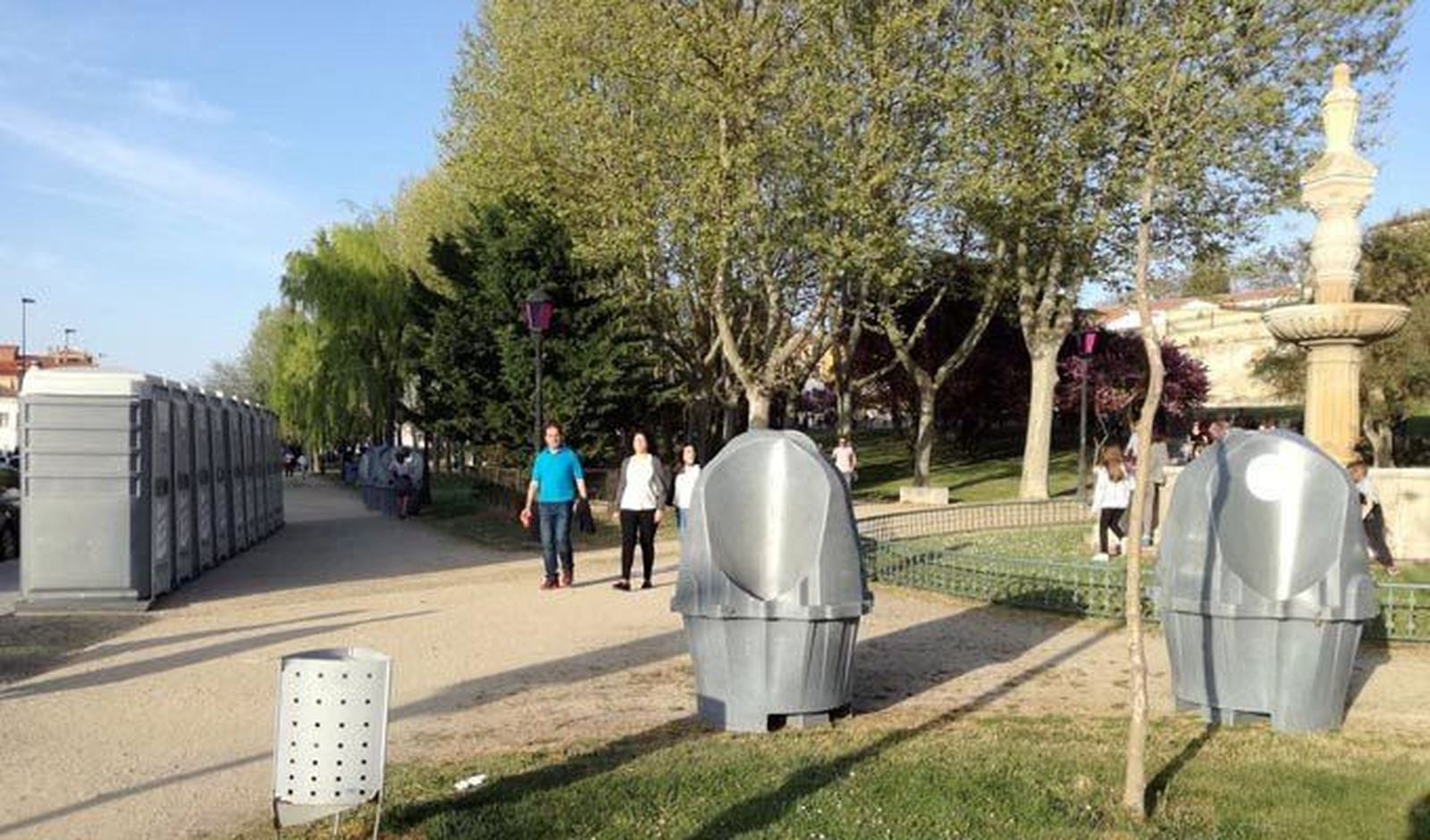 Los jóvenes, y los vecinos, se preparan para el macrobotellón de Jueves Santo