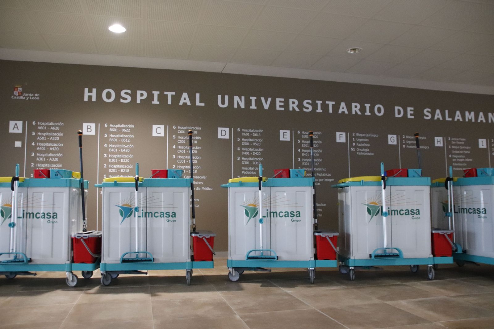 Carros de Limcasa en el Hospital Universitario de Salamanca