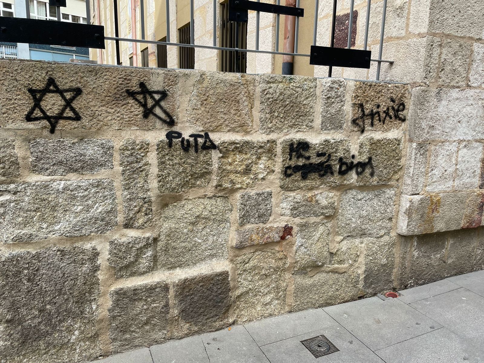 Algunas de las pintadas realizadas