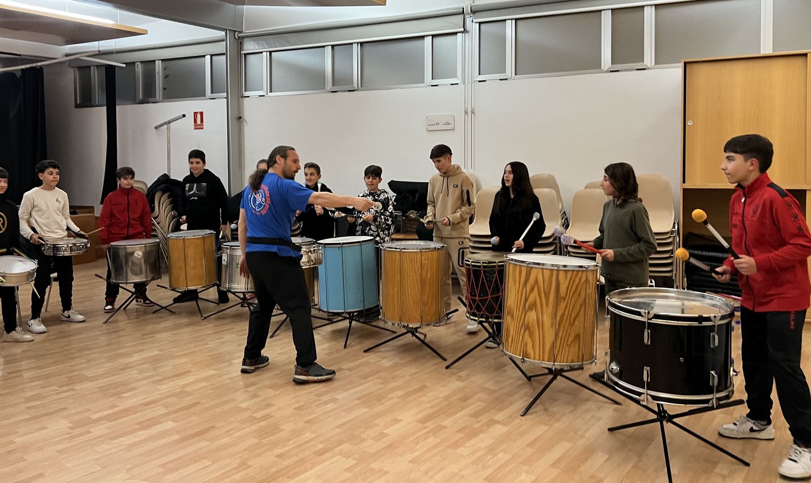 El taller de percusión de Cibercarba marca el ritmo para iniciar el Carnaval en Carbajosa de la Sagrada