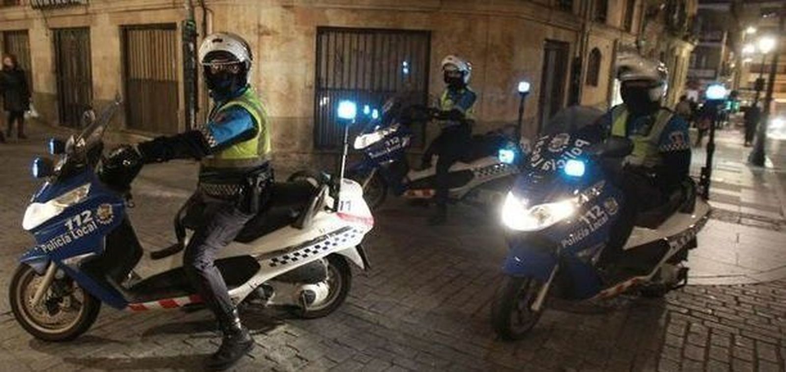 La Policía Local desaloja un piso con 52 estudiantes extranjeros por exceso de ruidos