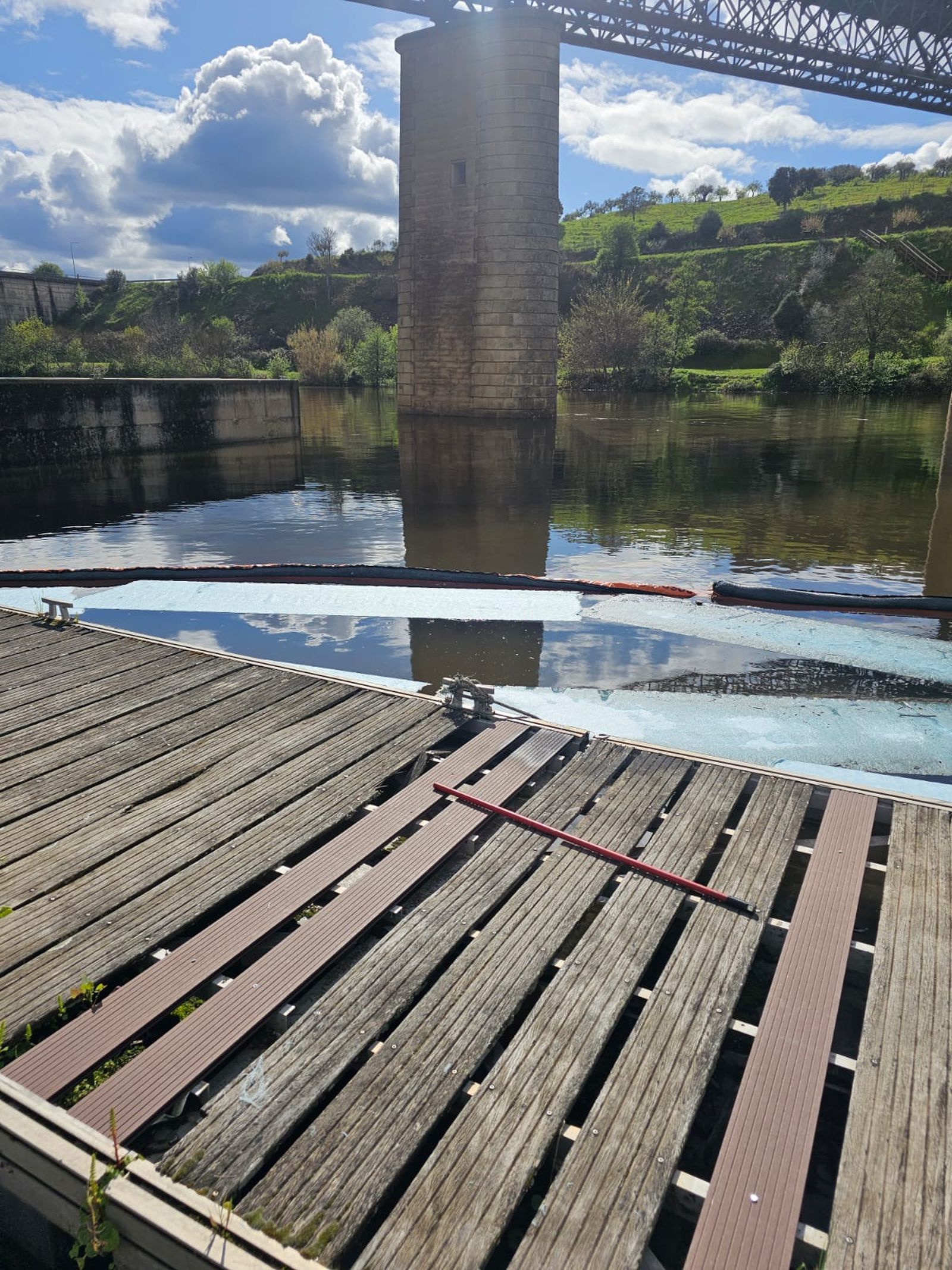 Un barco se hunde en Vega  Terrón