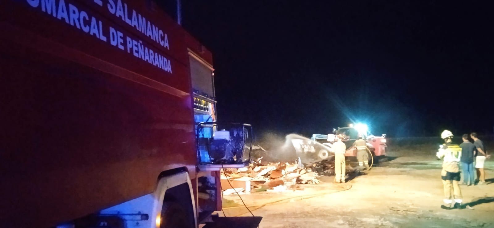 Incendio punto limpio Macotera  (1)