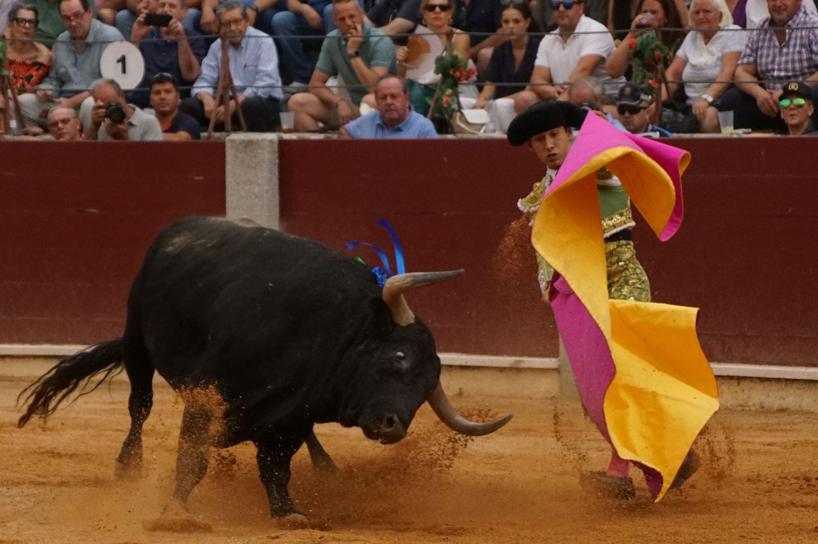 Javier Castaño se despide de Guijuelo y Damián Castaño, su hermano, e Ismael Martín salen a hombros en Guijuelo