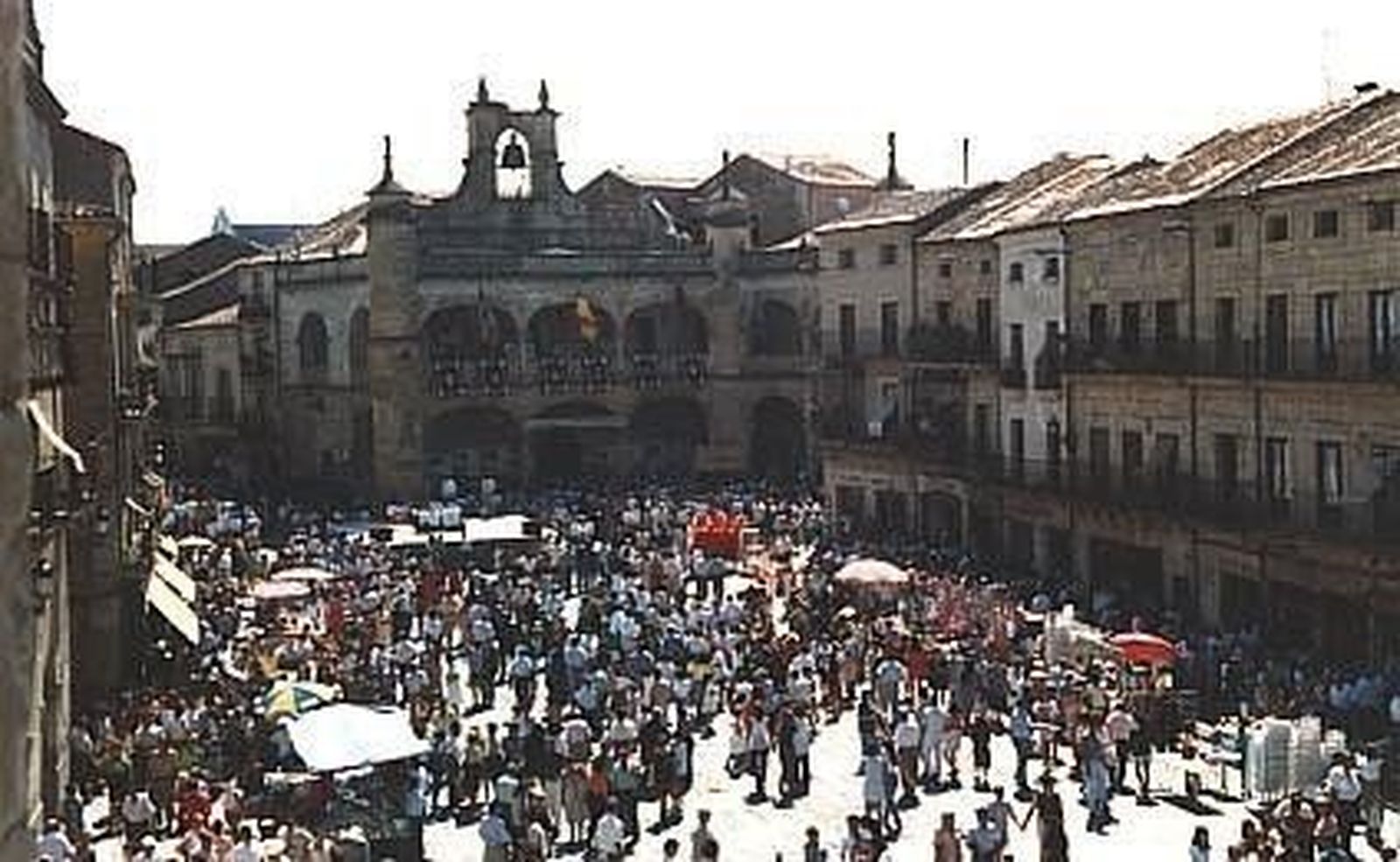 Sale a licitación la explotación de Dos Barras-Bar durante el concierto nocturno del Martes Mayor