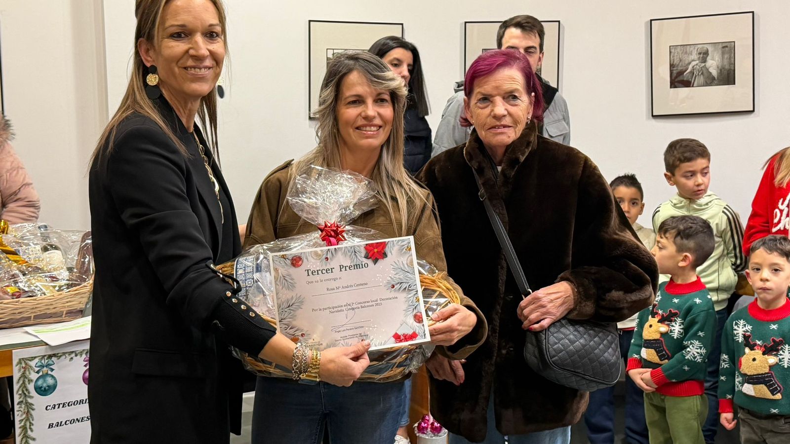 Villamayor entrega los premios de los concursos de decoración navideña y belenes