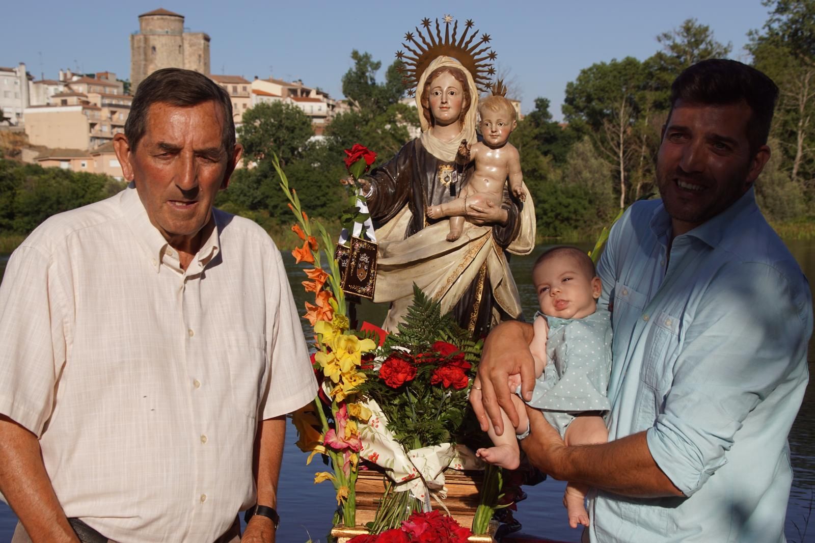 Procesión con la Virgen del Carmen por el río Tormes en Alba (5).jpeg