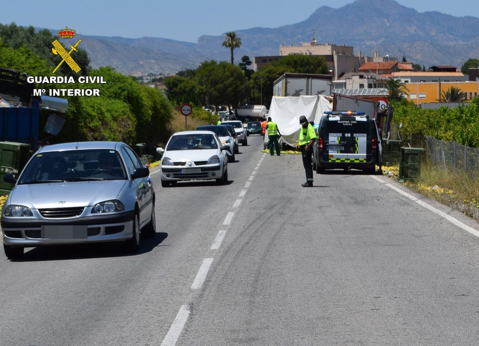 La Guardia Civil investiga al conductor de un vehículo articulado de 40 toneladas por quintuplicar la tasa de alcoholemia La Guardia Civil investiga al conductor de un vehículo articulado de 40 toneladas por quintuplicar la tasa de alcoholemia