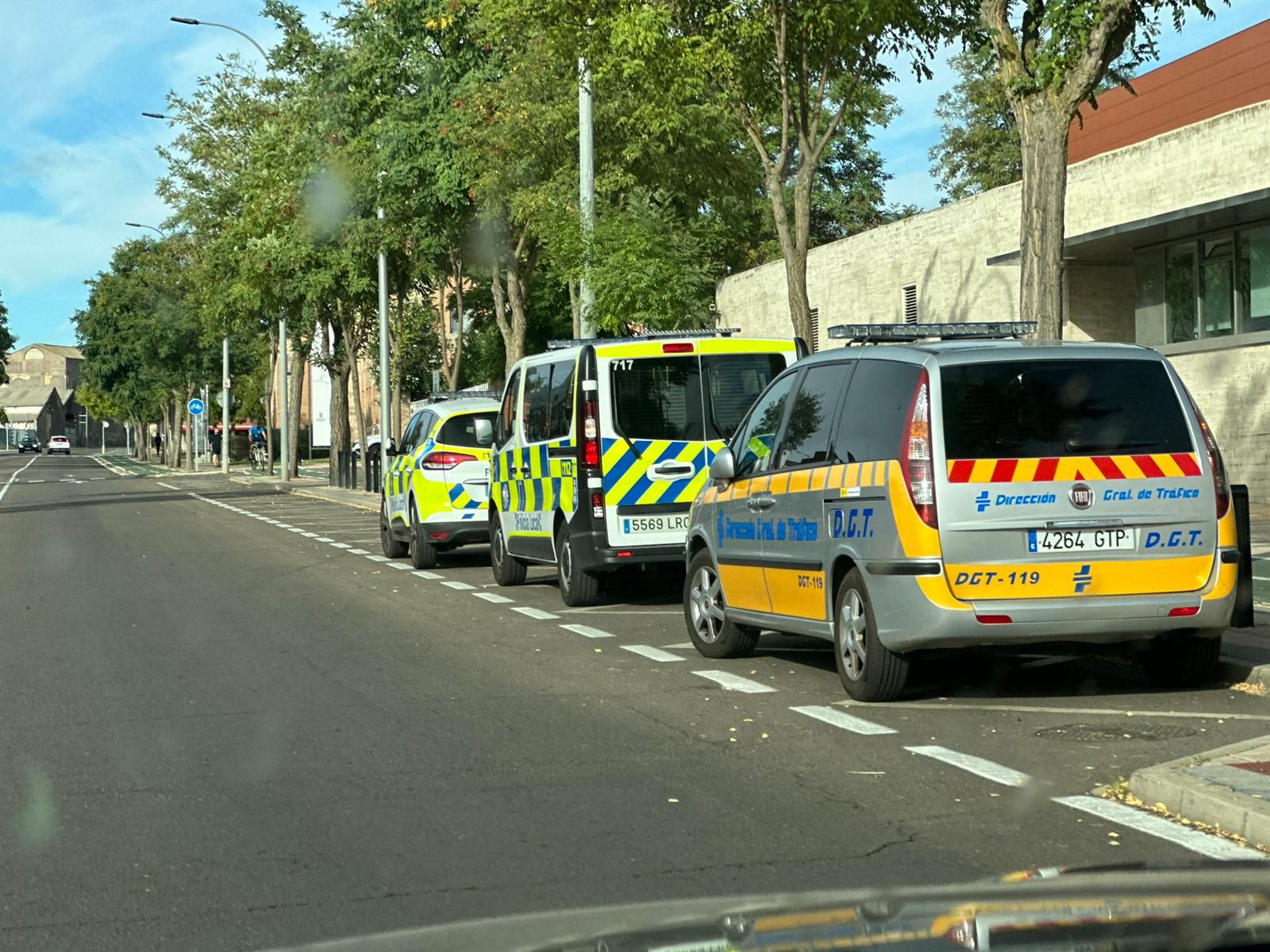 Coches de la Policía Local y la DGT. Foto de archivo