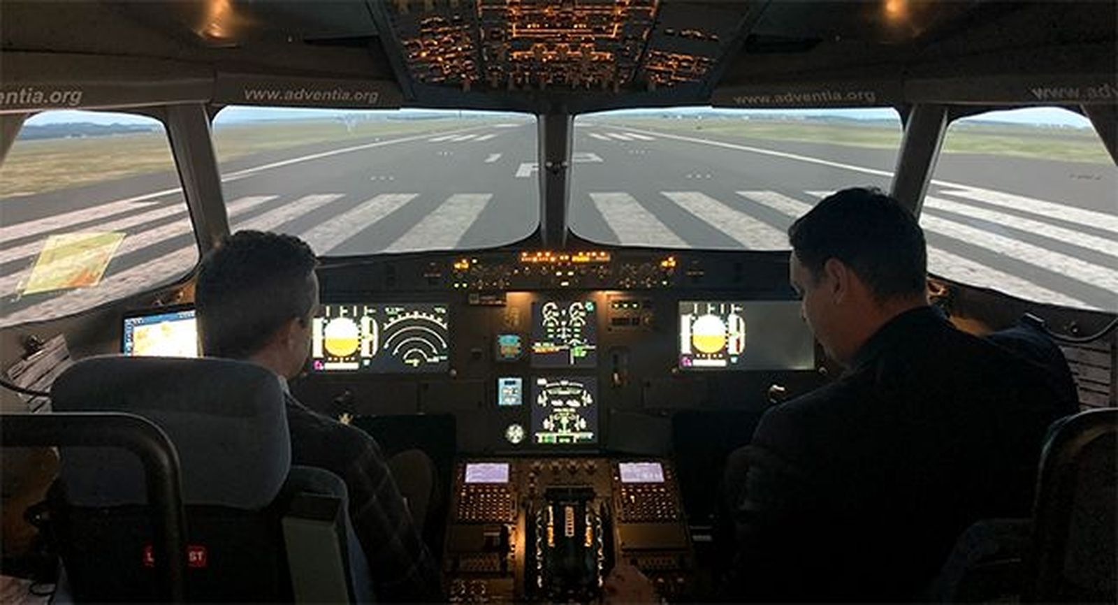 Escuela de Pilotos Adventia, de la USAL