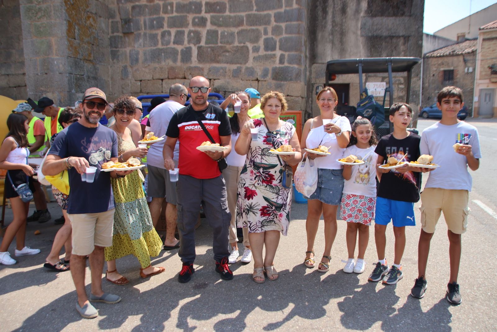 Masueco paella popular en la plaza
