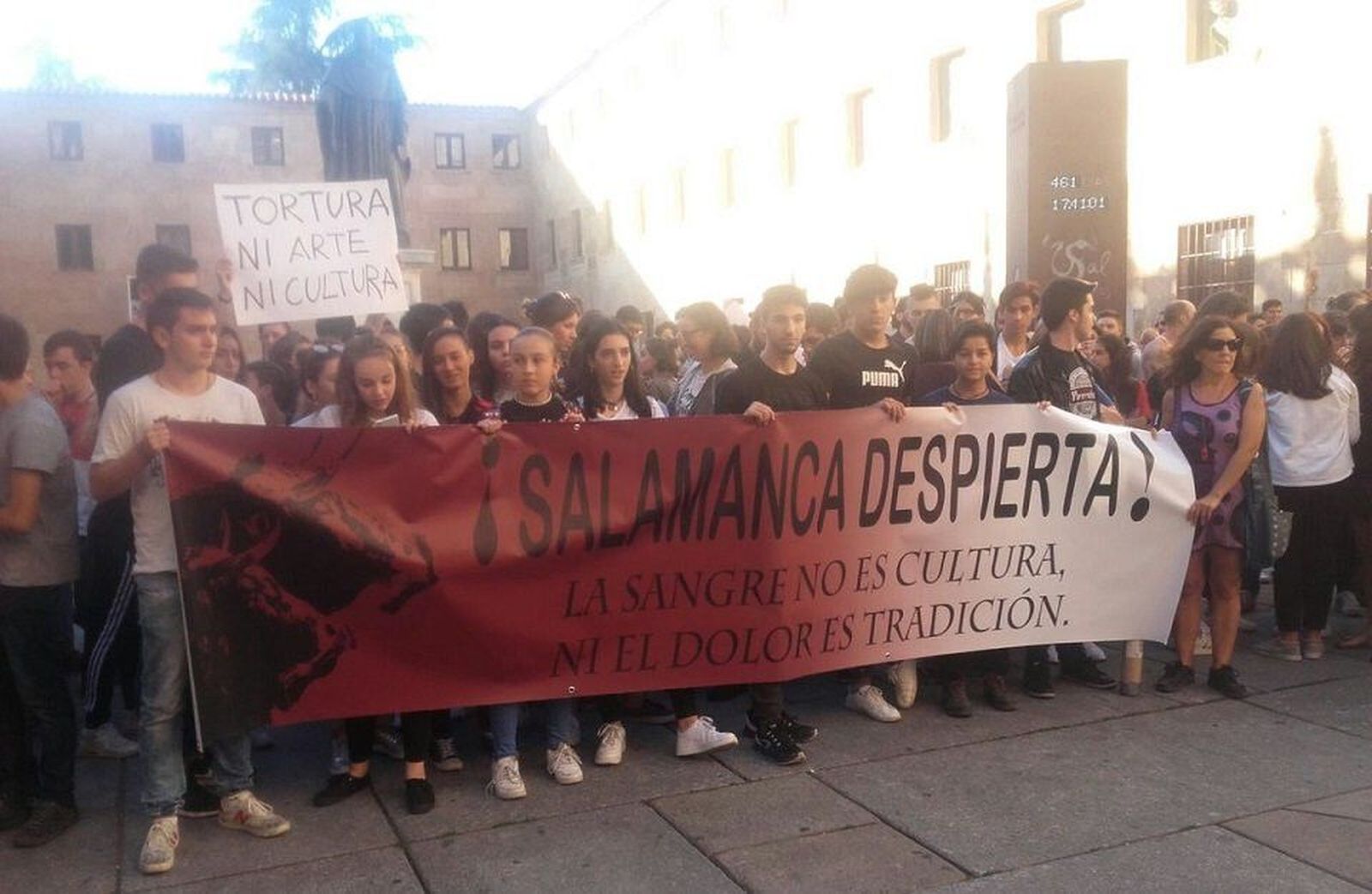 Más de noventa mil firmas piden la supresión de la Cátedra en Taumomaquia de la USAL...