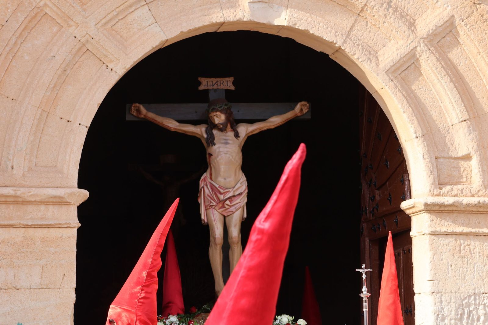 Revive las imágenes de la procesión del Santo Entierro en Fuentesaúco