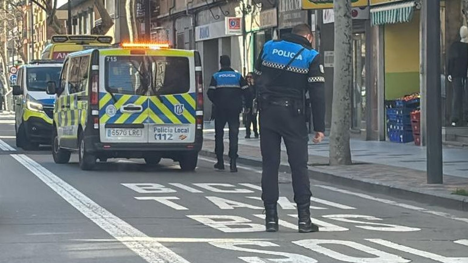 Un hombre resulta herido al caerse de la moto tratando de esquivar un coche en María Auxiliadora