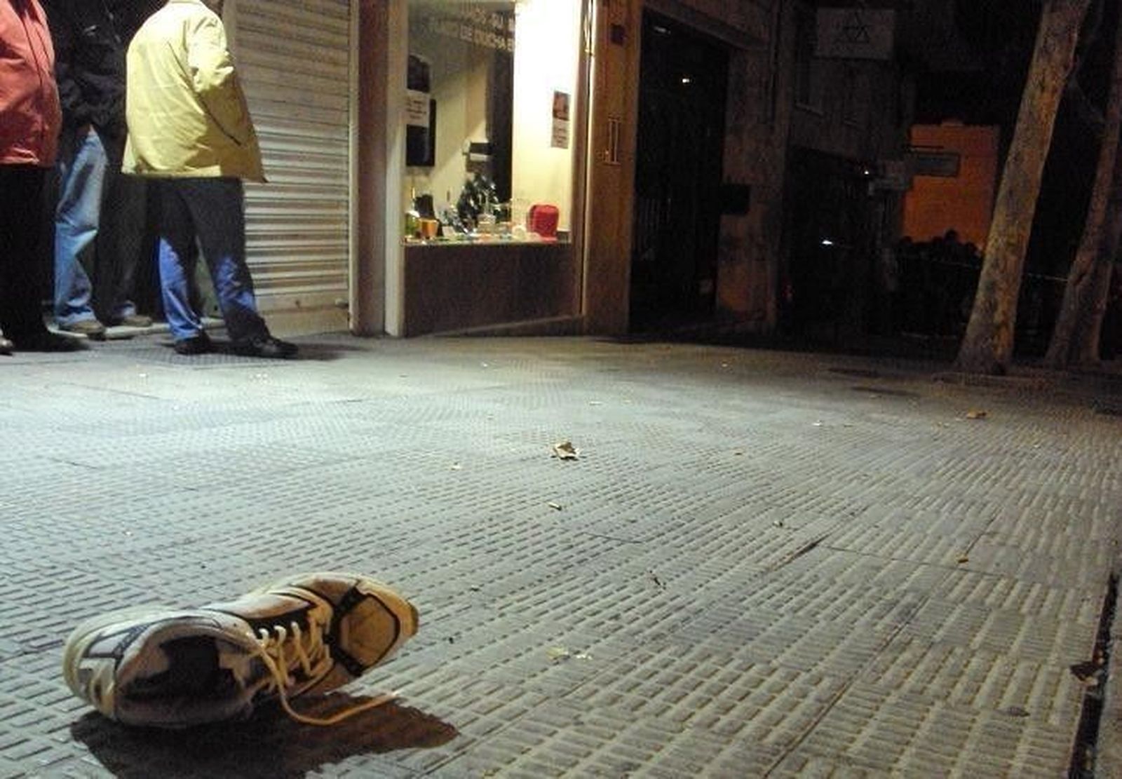 "Empezó a tirar cosas por la ventana y decir que iba a volar todo el edificio"