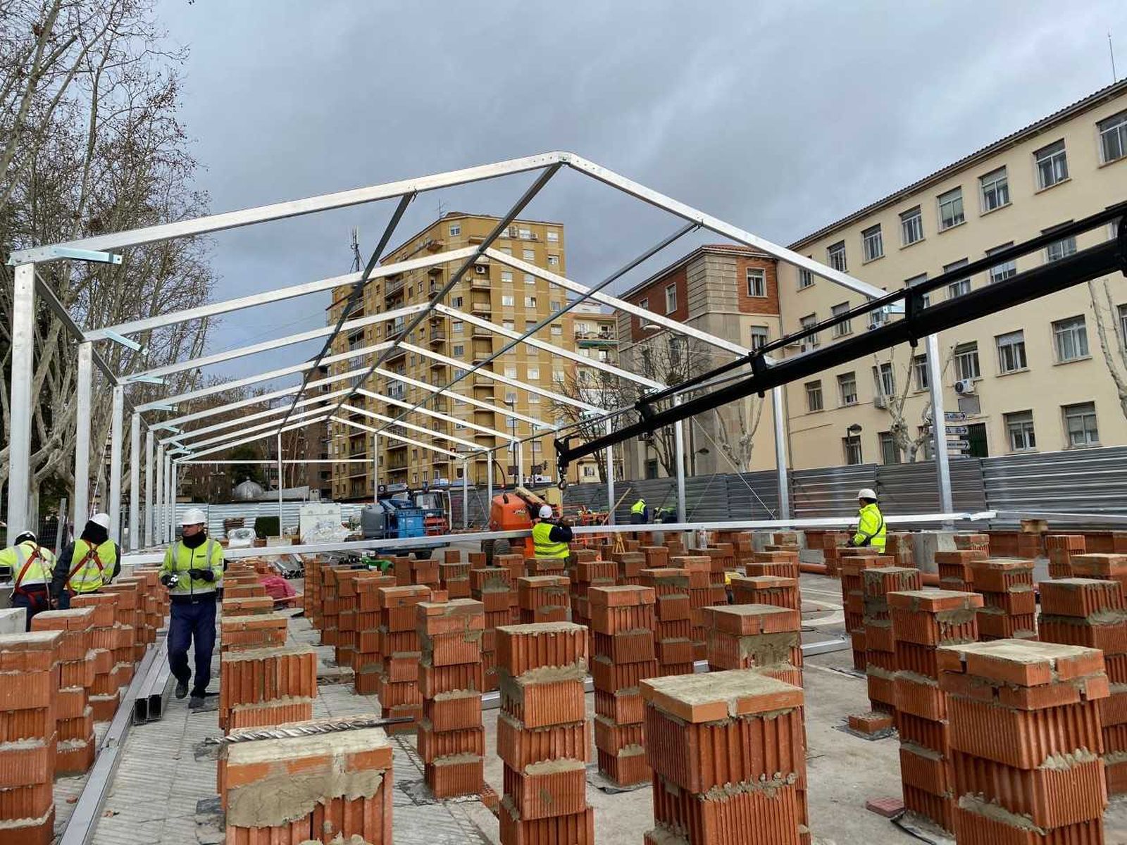 Montaje del Mercado de Abastos provisional